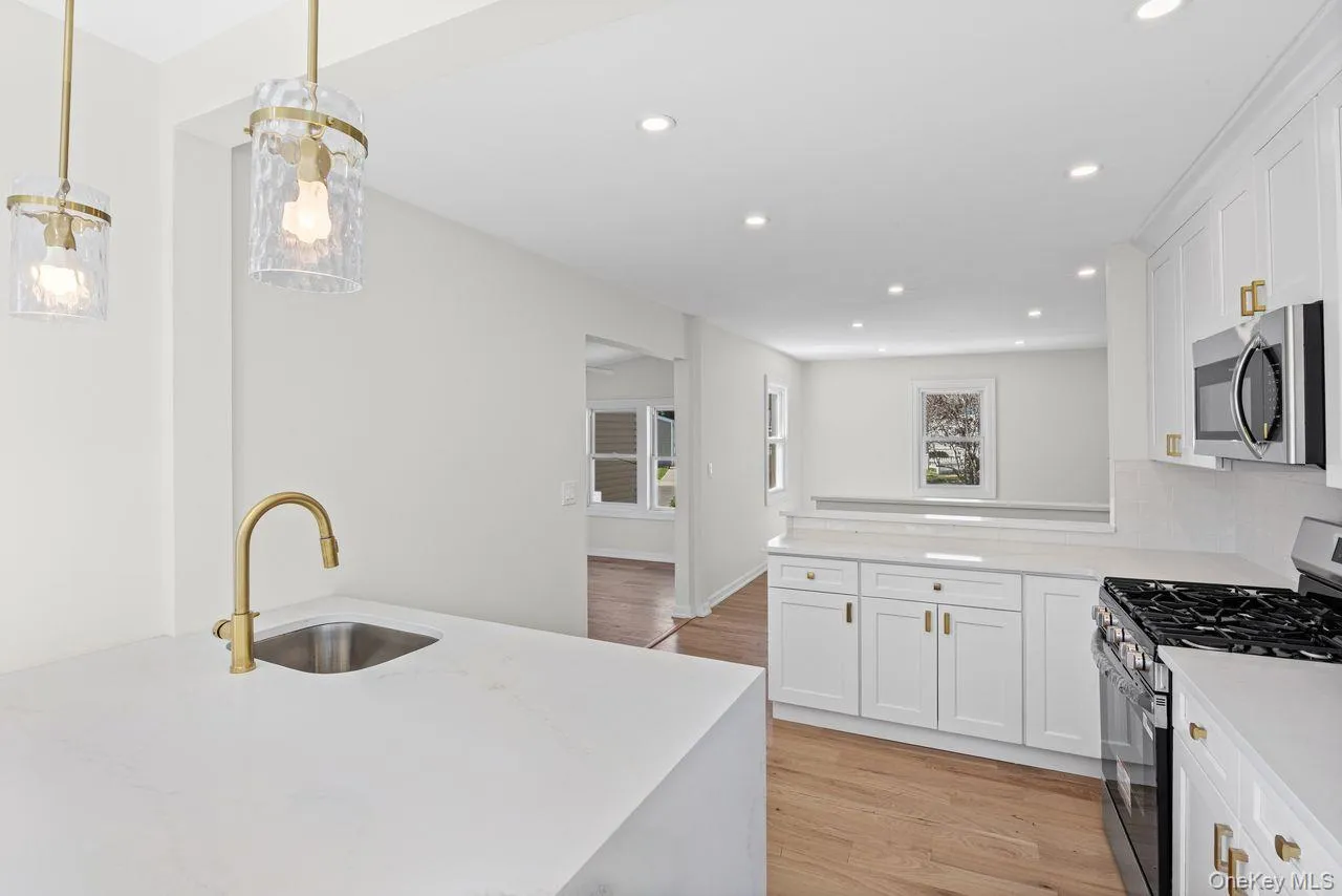 47 Walnut Avenue, Babylon, NY, 3 Bedrooms Bedrooms, 7 Rooms Rooms,2 BathroomsBathrooms,Residential,For Rent,Walnut,0,1007618 47 Walnut Avenue, Babylon, NY, 3 Bedrooms Bedrooms, 7 Rooms Rooms,2 BathroomsBathrooms,Residential,For Rent,Walnut,0,1007618