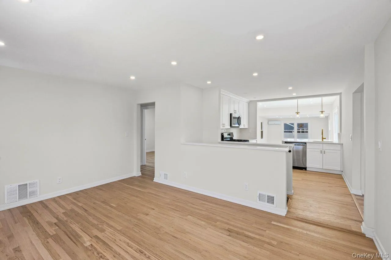 47 Walnut Avenue, Babylon, NY, 3 Bedrooms Bedrooms, 7 Rooms Rooms,2 BathroomsBathrooms,Residential,For Rent,Walnut,0,1007618 47 Walnut Avenue, Babylon, NY, 3 Bedrooms Bedrooms, 7 Rooms Rooms,2 BathroomsBathrooms,Residential,For Rent,Walnut,0,1007618