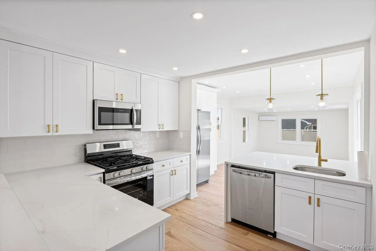 47 Walnut Avenue, Babylon, NY, 3 Bedrooms Bedrooms, 7 Rooms Rooms,2 BathroomsBathrooms,Residential,For Rent,Walnut,0,1007618 47 Walnut Avenue, Babylon, NY, 3 Bedrooms Bedrooms, 7 Rooms Rooms,2 BathroomsBathrooms,Residential,For Rent,Walnut,0,1007618