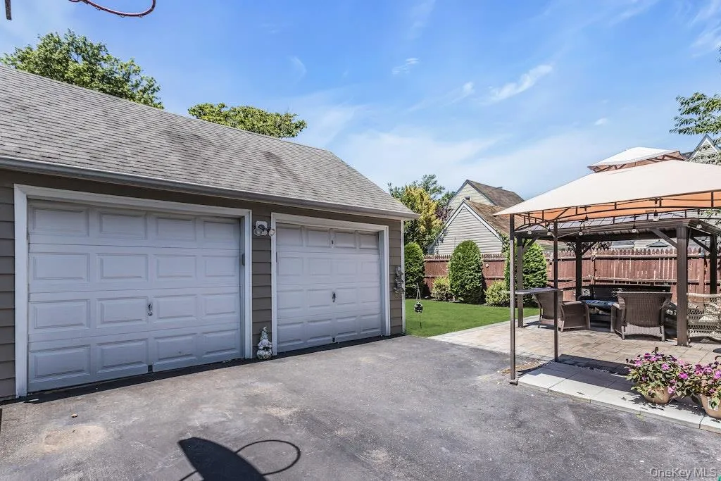 1680 roosevelt Street, Hempstead, NY, 3 Bedrooms Bedrooms, 10 Rooms Rooms,1 BathroomBathrooms,Residential,For Rent,roosevelt,0,1007619 1680 roosevelt Street, Hempstead, NY, 3 Bedrooms Bedrooms, 10 Rooms Rooms,1 BathroomBathrooms,Residential,For Rent,roosevelt,0,1007619