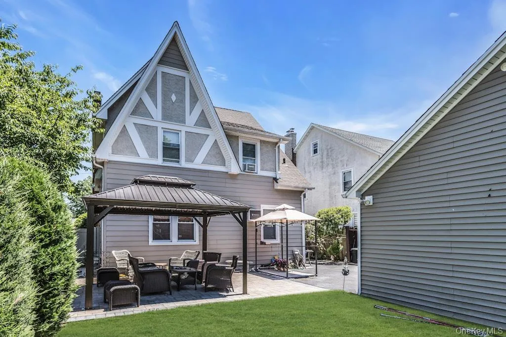 1680 roosevelt Street, Hempstead, NY, 3 Bedrooms Bedrooms, 10 Rooms Rooms,1 BathroomBathrooms,Residential,For Rent,roosevelt,0,1007619 1680 roosevelt Street, Hempstead, NY, 3 Bedrooms Bedrooms, 10 Rooms Rooms,1 BathroomBathrooms,Residential,For Rent,roosevelt,0,1007619