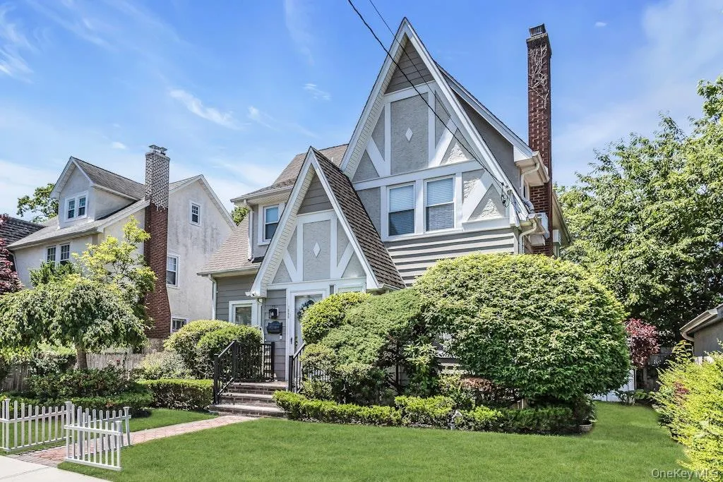 1680 roosevelt Street, Hempstead, NY, 3 Bedrooms Bedrooms, 10 Rooms Rooms,1 BathroomBathrooms,Residential,For Rent,roosevelt,0,1007619 1680 roosevelt Street, Hempstead, NY, 3 Bedrooms Bedrooms, 10 Rooms Rooms,1 BathroomBathrooms,Residential,For Rent,roosevelt,0,1007619