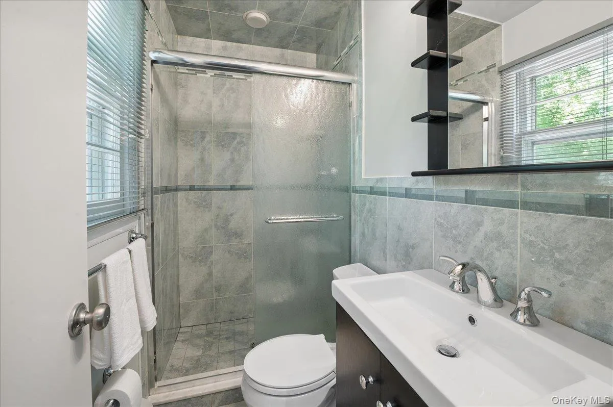 Updated primary en-suite bath. Updated primary en-suite bath.