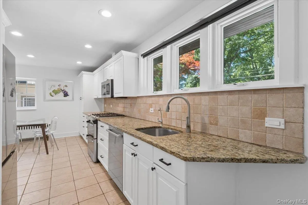 65 Wildwood Road, New Rochelle, NY, 5 Bedrooms Bedrooms, 8 Rooms Rooms,3 BathroomsBathrooms,Residential,For Rent,Wildwood,0,1007621 65 Wildwood Road, New Rochelle, NY, 5 Bedrooms Bedrooms, 8 Rooms Rooms,3 BathroomsBathrooms,Residential,For Rent,Wildwood,0,1007621