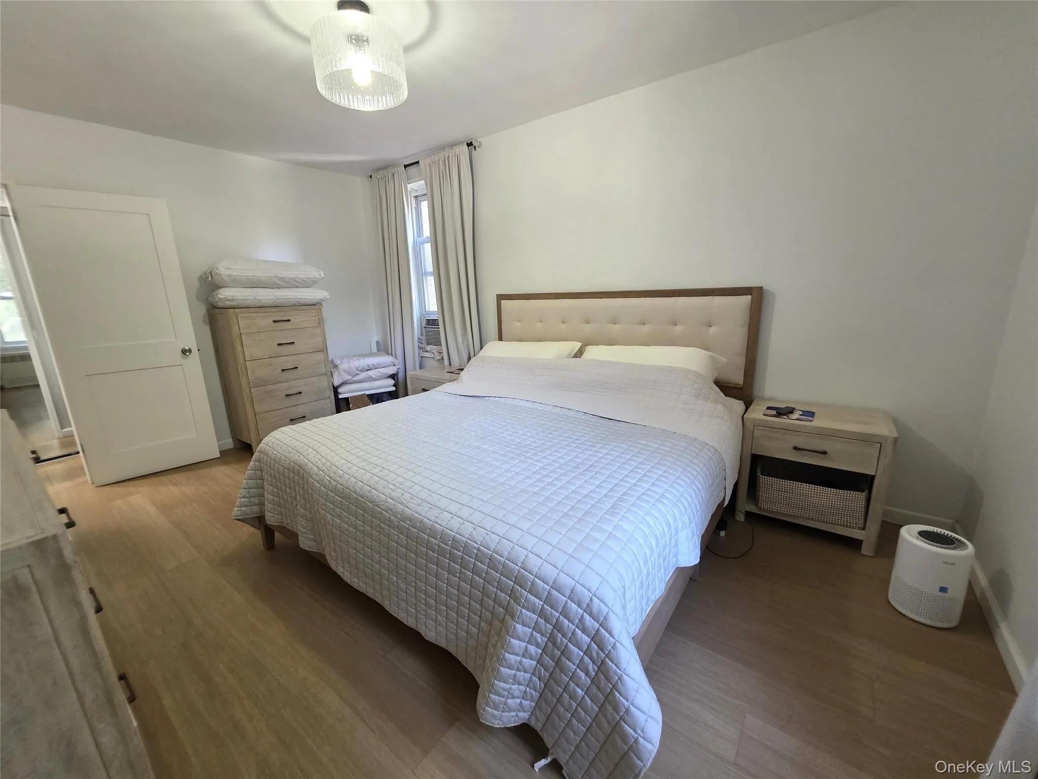 33-25 90th Street, New York, NY, 2 Bedrooms Bedrooms, 4 Rooms Rooms,1 BathroomBathrooms,Residential,For Rent,90th,0,1007637 33-25 90th Street, New York, NY, 2 Bedrooms Bedrooms, 4 Rooms Rooms,1 BathroomBathrooms,Residential,For Rent,90th,0,1007637