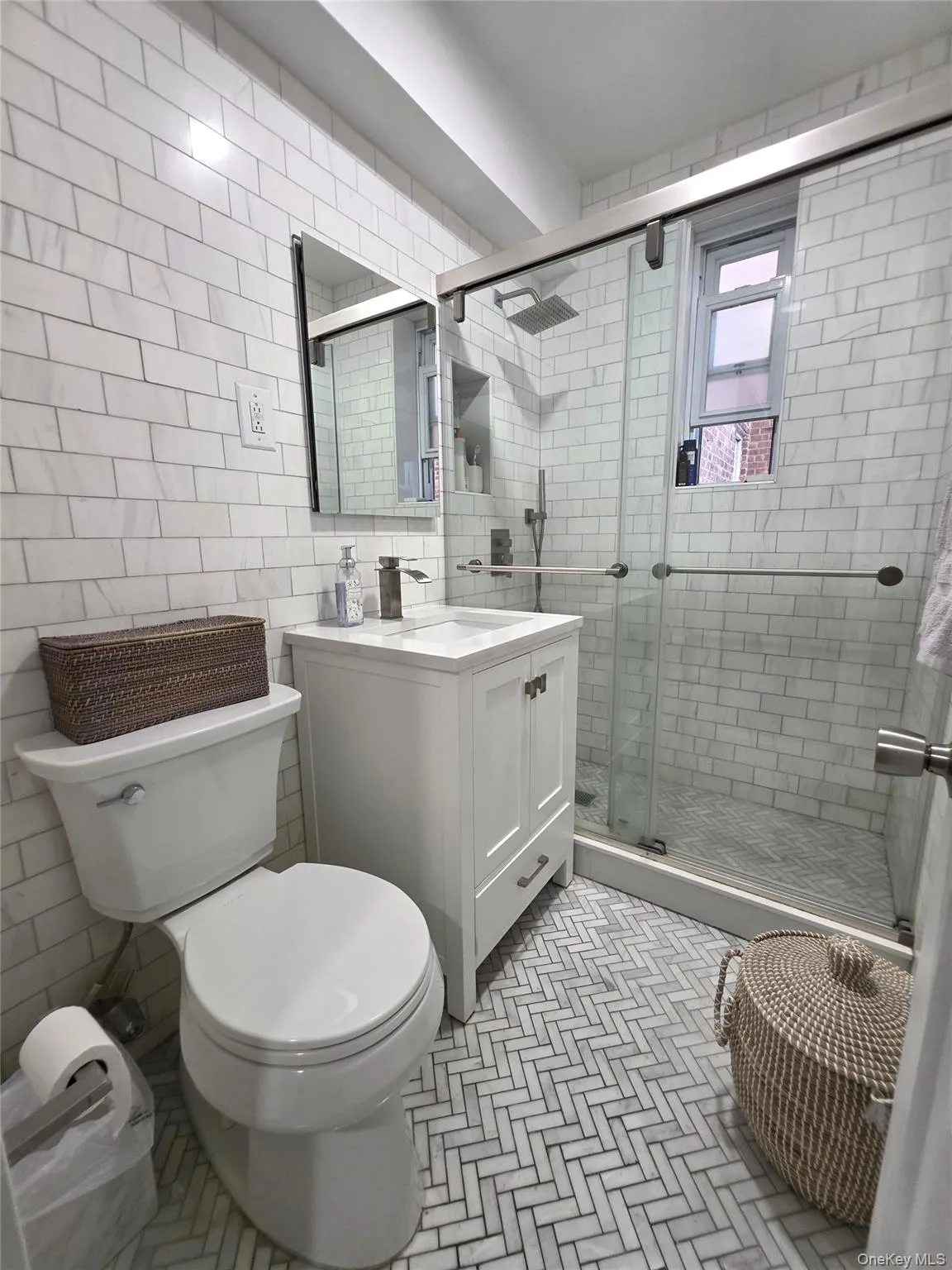 33-25 90th Street, New York, NY, 2 Bedrooms Bedrooms, 4 Rooms Rooms,1 BathroomBathrooms,Residential,For Rent,90th,0,1007637 33-25 90th Street, New York, NY, 2 Bedrooms Bedrooms, 4 Rooms Rooms,1 BathroomBathrooms,Residential,For Rent,90th,0,1007637
