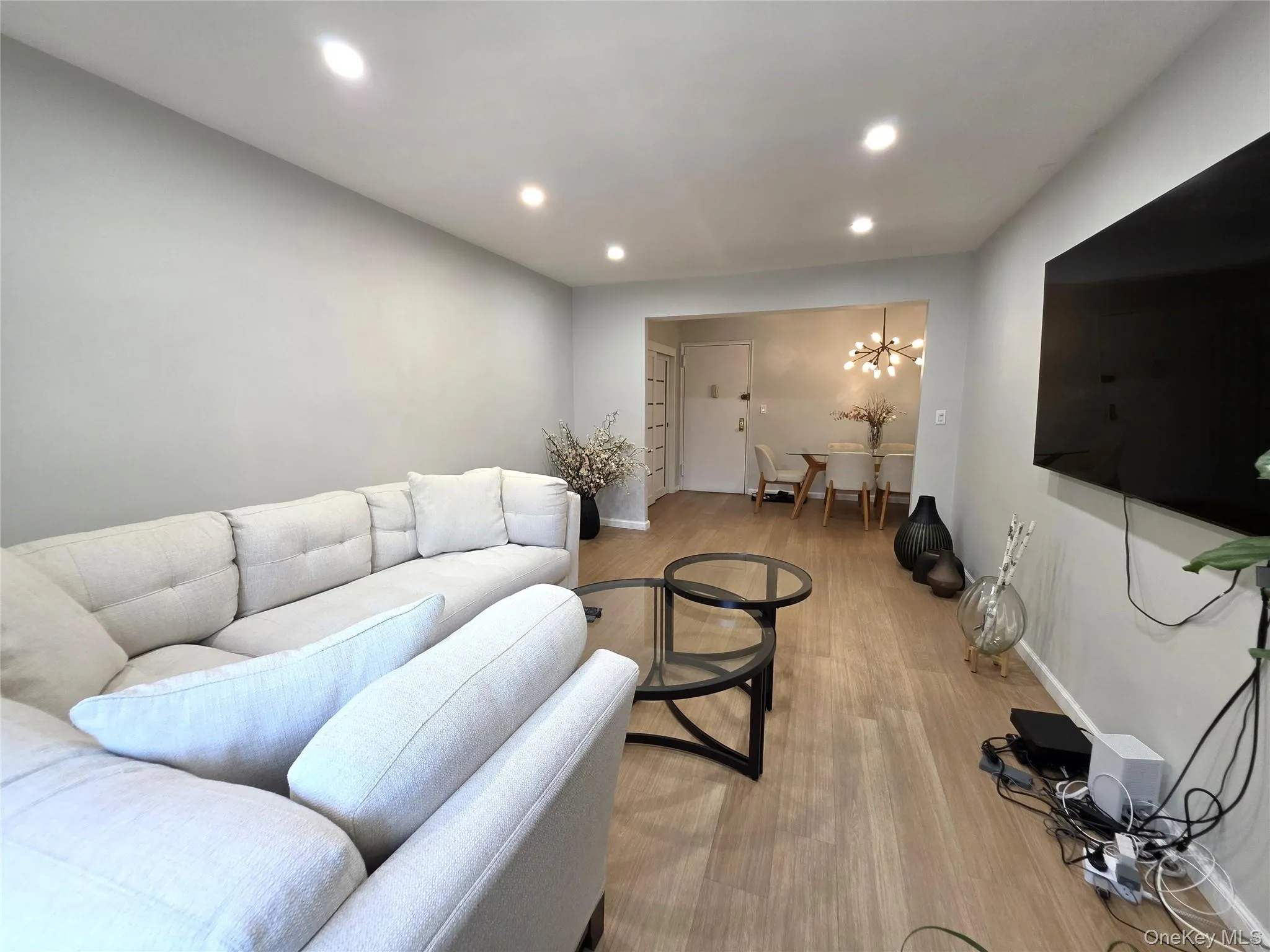 33-25 90th Street, New York, NY, 2 Bedrooms Bedrooms, 4 Rooms Rooms,1 BathroomBathrooms,Residential,For Rent,90th,0,1007637 33-25 90th Street, New York, NY, 2 Bedrooms Bedrooms, 4 Rooms Rooms,1 BathroomBathrooms,Residential,For Rent,90th,0,1007637