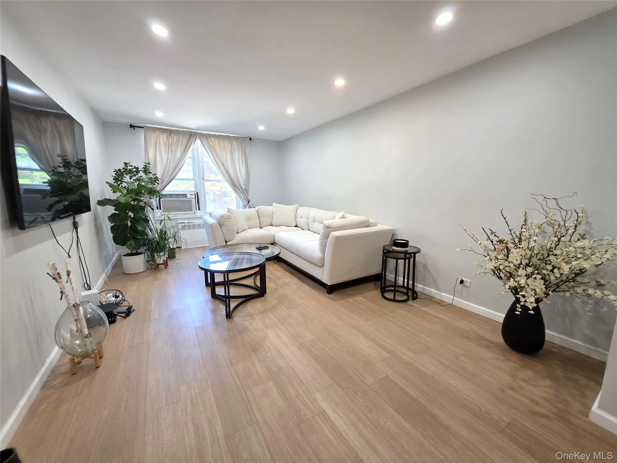 33-25 90th Street, New York, NY, 2 Bedrooms Bedrooms, 4 Rooms Rooms,1 BathroomBathrooms,Residential,For Rent,90th,0,1007637 33-25 90th Street, New York, NY, 2 Bedrooms Bedrooms, 4 Rooms Rooms,1 BathroomBathrooms,Residential,For Rent,90th,0,1007637