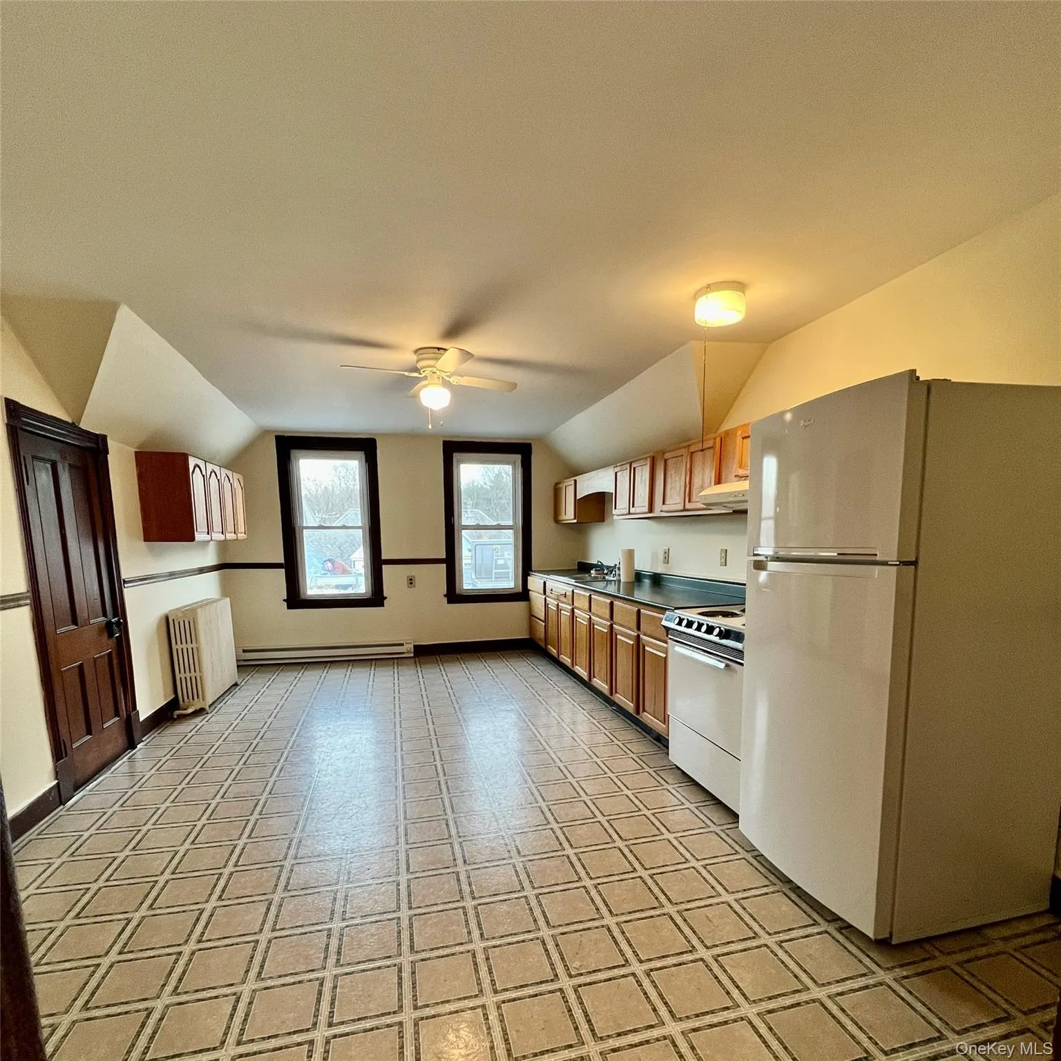 Large bright eat in kitchen with large pantry Large bright eat in kitchen with large pantry