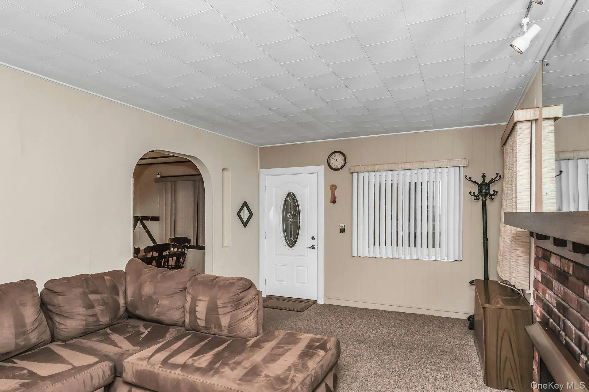 Living Rm/entrance Living Rm/entrance