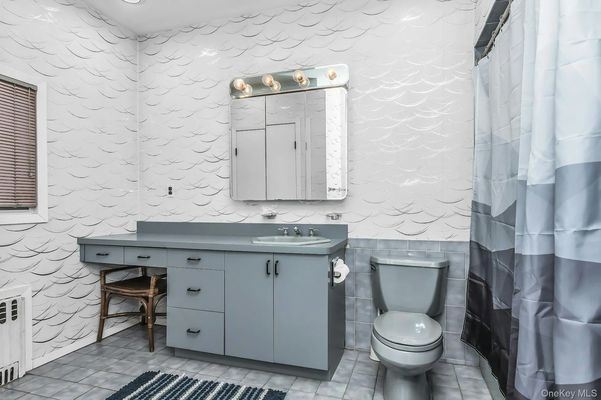 Main level full bath Main level full bath