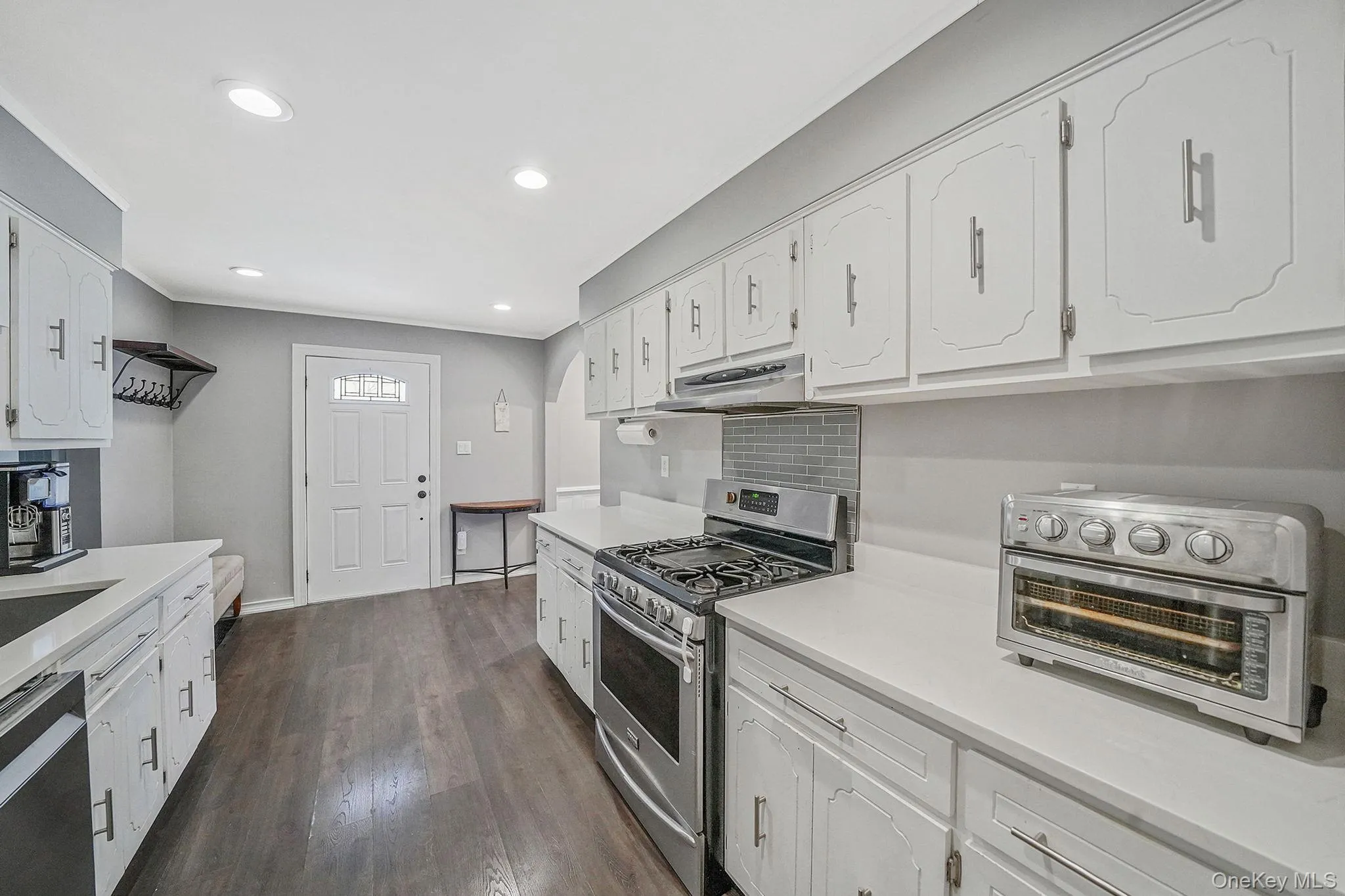 10 Nehring Avenue, Babylon, NY, 3 Bedrooms Bedrooms, 9 Rooms Rooms,1 BathroomBathrooms,Residential,For Rent,Nehring,0,1007653 10 Nehring Avenue, Babylon, NY, 3 Bedrooms Bedrooms, 9 Rooms Rooms,1 BathroomBathrooms,Residential,For Rent,Nehring,0,1007653