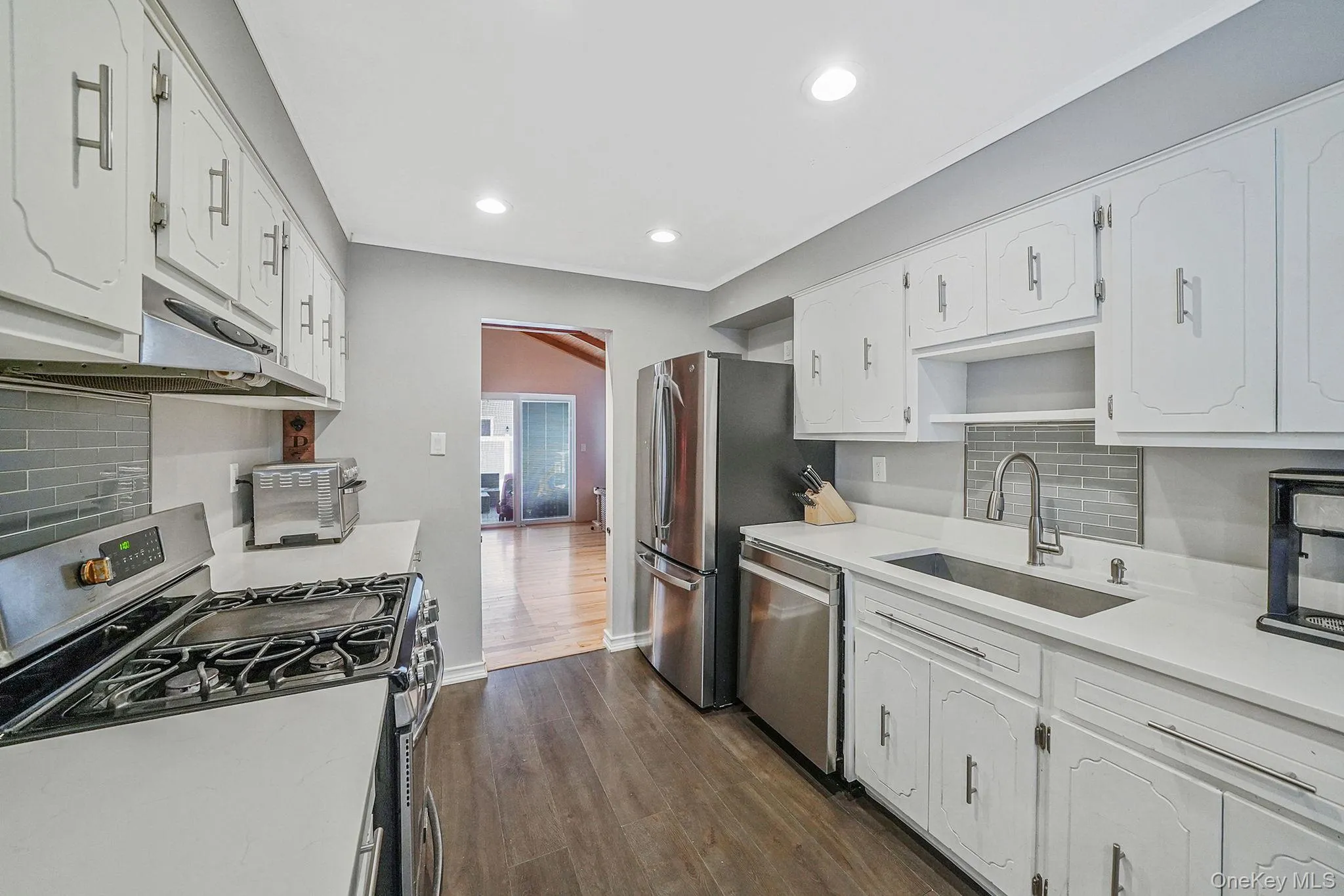 10 Nehring Avenue, Babylon, NY, 3 Bedrooms Bedrooms, 9 Rooms Rooms,1 BathroomBathrooms,Residential,For Rent,Nehring,0,1007653 10 Nehring Avenue, Babylon, NY, 3 Bedrooms Bedrooms, 9 Rooms Rooms,1 BathroomBathrooms,Residential,For Rent,Nehring,0,1007653