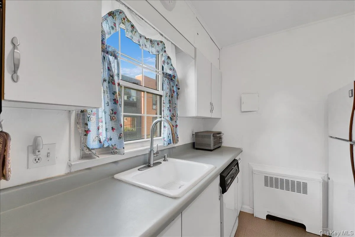 111 North Broadway, White Plains, NY, 2 Bedrooms Bedrooms, 5 Rooms Rooms,1 BathroomBathrooms,Residential,For Rent,North Broadway,0,1007655 111 North Broadway, White Plains, NY, 2 Bedrooms Bedrooms, 5 Rooms Rooms,1 BathroomBathrooms,Residential,For Rent,North Broadway,0,1007655