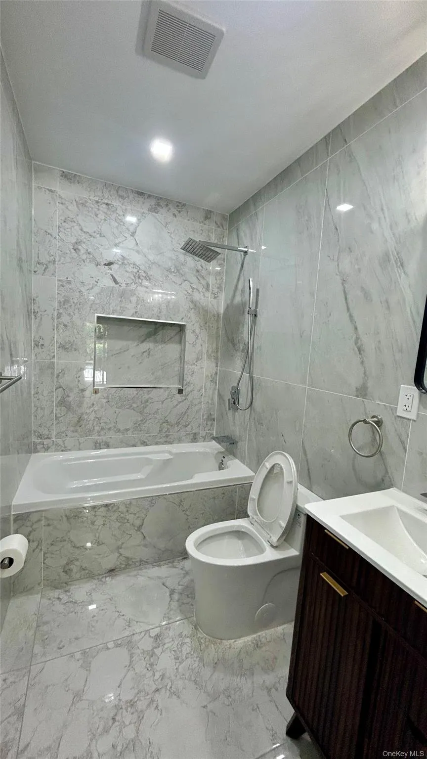 1724 New Haven Avenue, New York, NY, 8 Bedrooms Bedrooms, 10 Rooms Rooms,5 BathroomsBathrooms,Residential,For Rent,New Haven,0,1007663 1724 New Haven Avenue, New York, NY, 8 Bedrooms Bedrooms, 10 Rooms Rooms,5 BathroomsBathrooms,Residential,For Rent,New Haven,0,1007663