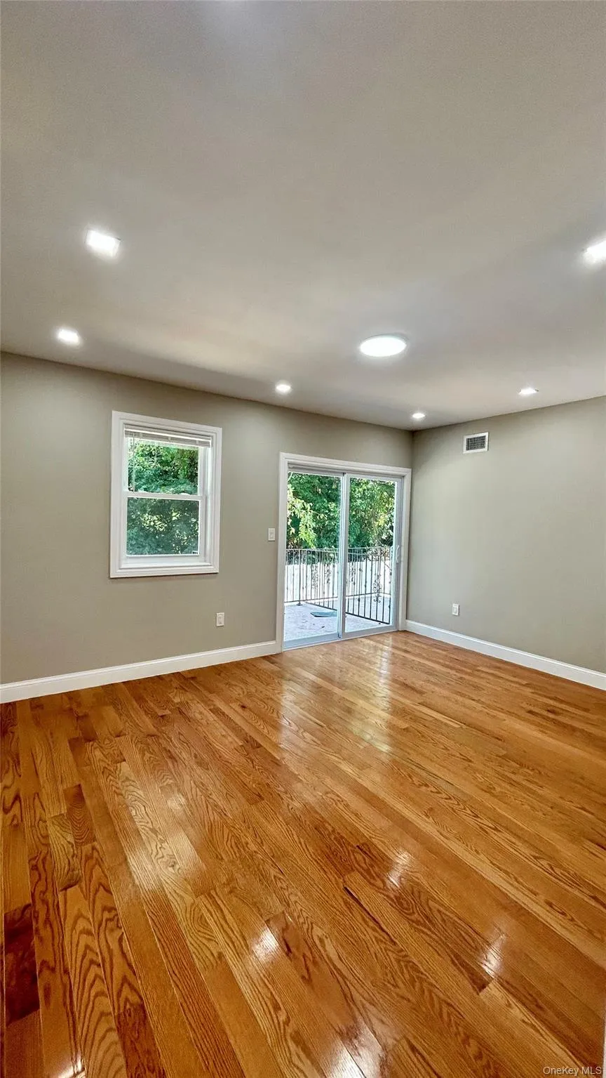 1724 New Haven Avenue, New York, NY, 8 Bedrooms Bedrooms, 10 Rooms Rooms,5 BathroomsBathrooms,Residential,For Rent,New Haven,0,1007663 1724 New Haven Avenue, New York, NY, 8 Bedrooms Bedrooms, 10 Rooms Rooms,5 BathroomsBathrooms,Residential,For Rent,New Haven,0,1007663