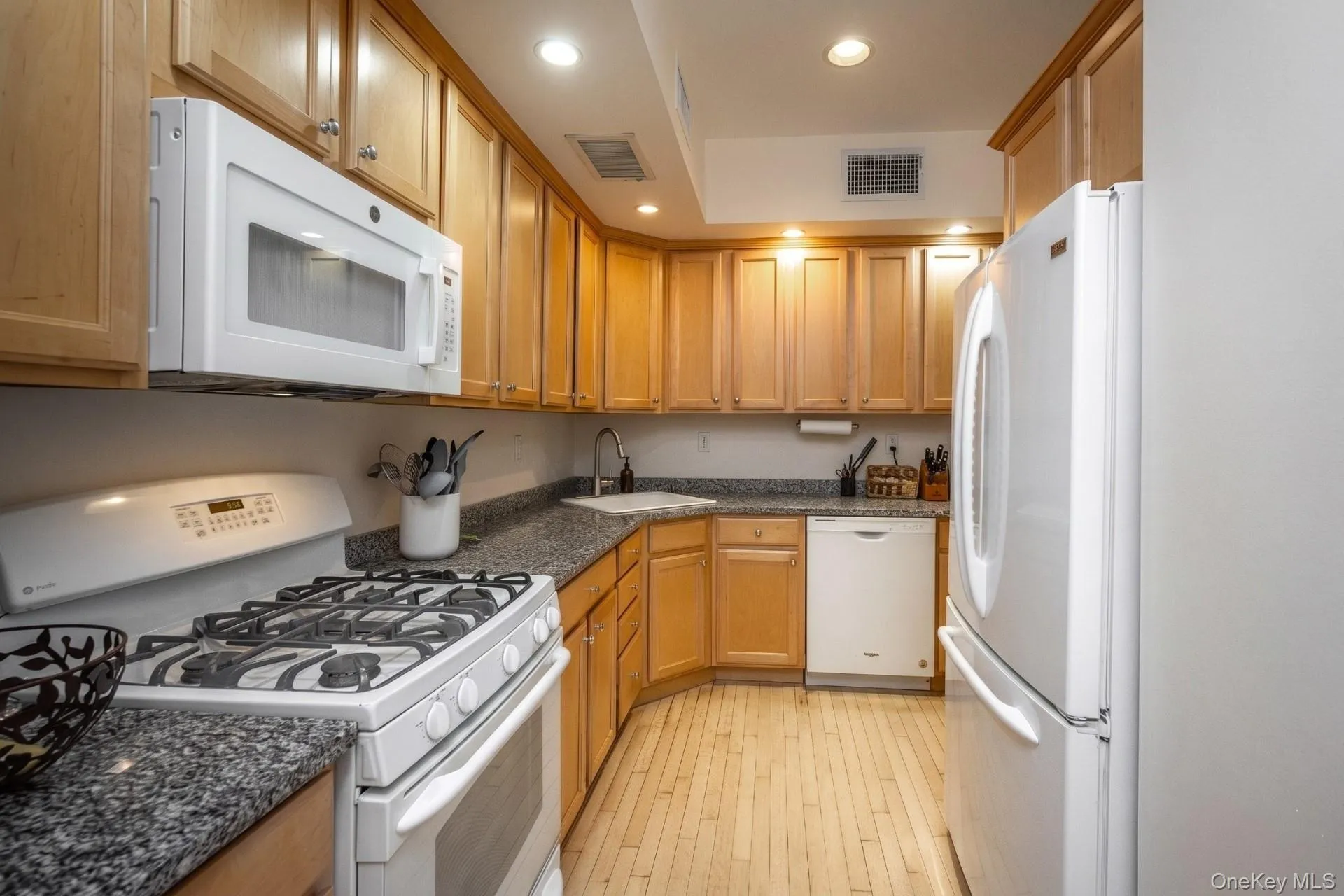 40 Trailhead Lane, Greenburgh, NY, 3 Bedrooms Bedrooms, 7 Rooms Rooms,2 BathroomsBathrooms,Residential,For Rent,Trailhead,0,1007666 40 Trailhead Lane, Greenburgh, NY, 3 Bedrooms Bedrooms, 7 Rooms Rooms,2 BathroomsBathrooms,Residential,For Rent,Trailhead,0,1007666