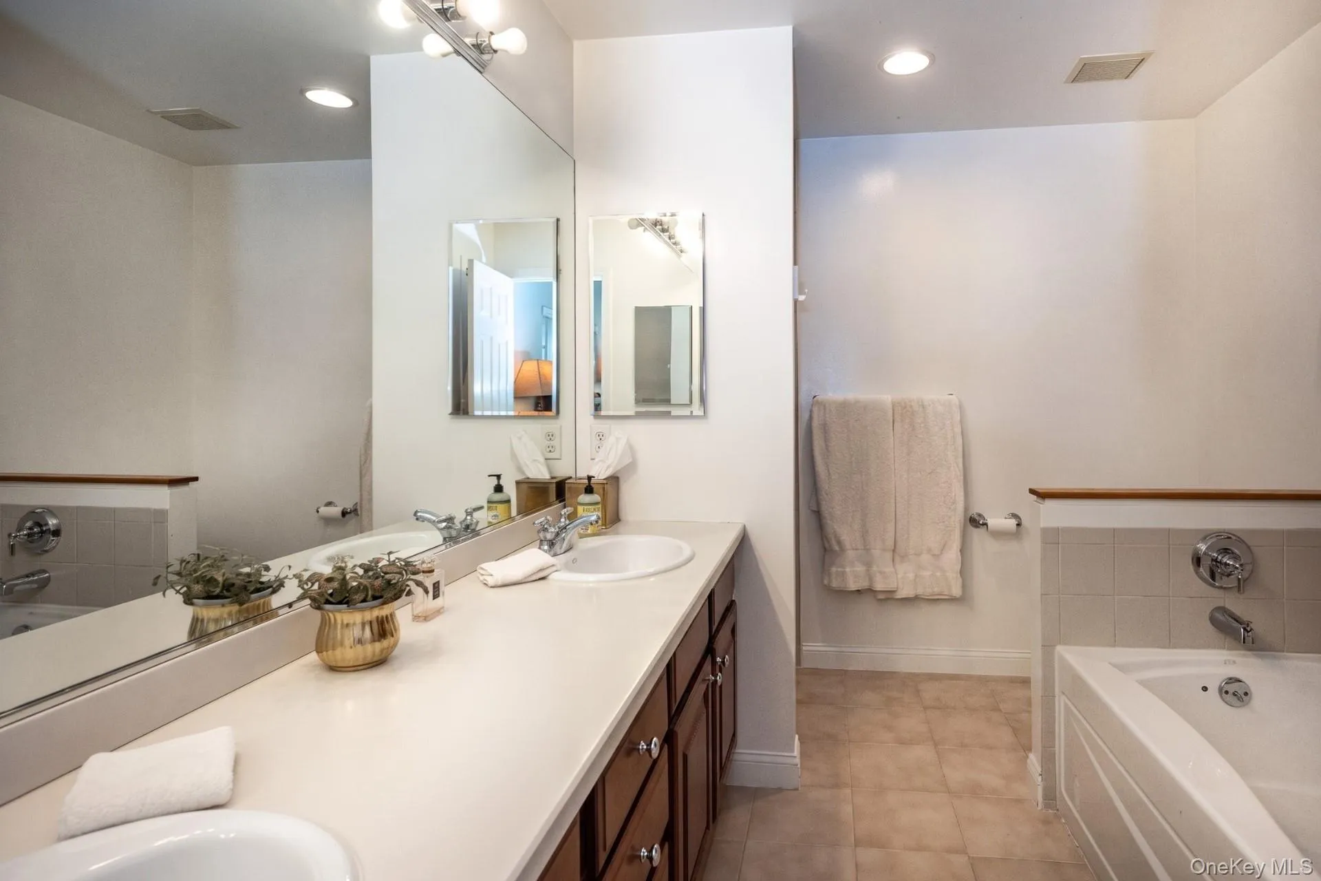 40 Trailhead Lane, Greenburgh, NY, 3 Bedrooms Bedrooms, 7 Rooms Rooms,2 BathroomsBathrooms,Residential,For Rent,Trailhead,0,1007666 40 Trailhead Lane, Greenburgh, NY, 3 Bedrooms Bedrooms, 7 Rooms Rooms,2 BathroomsBathrooms,Residential,For Rent,Trailhead,0,1007666
