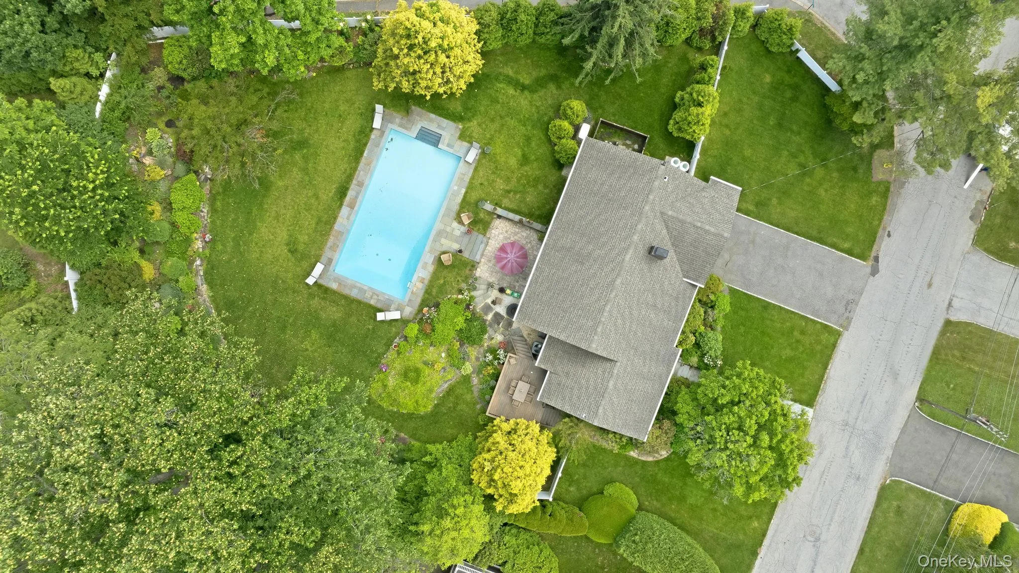 Birds Eye View of House and Property Birds Eye View of House and Property