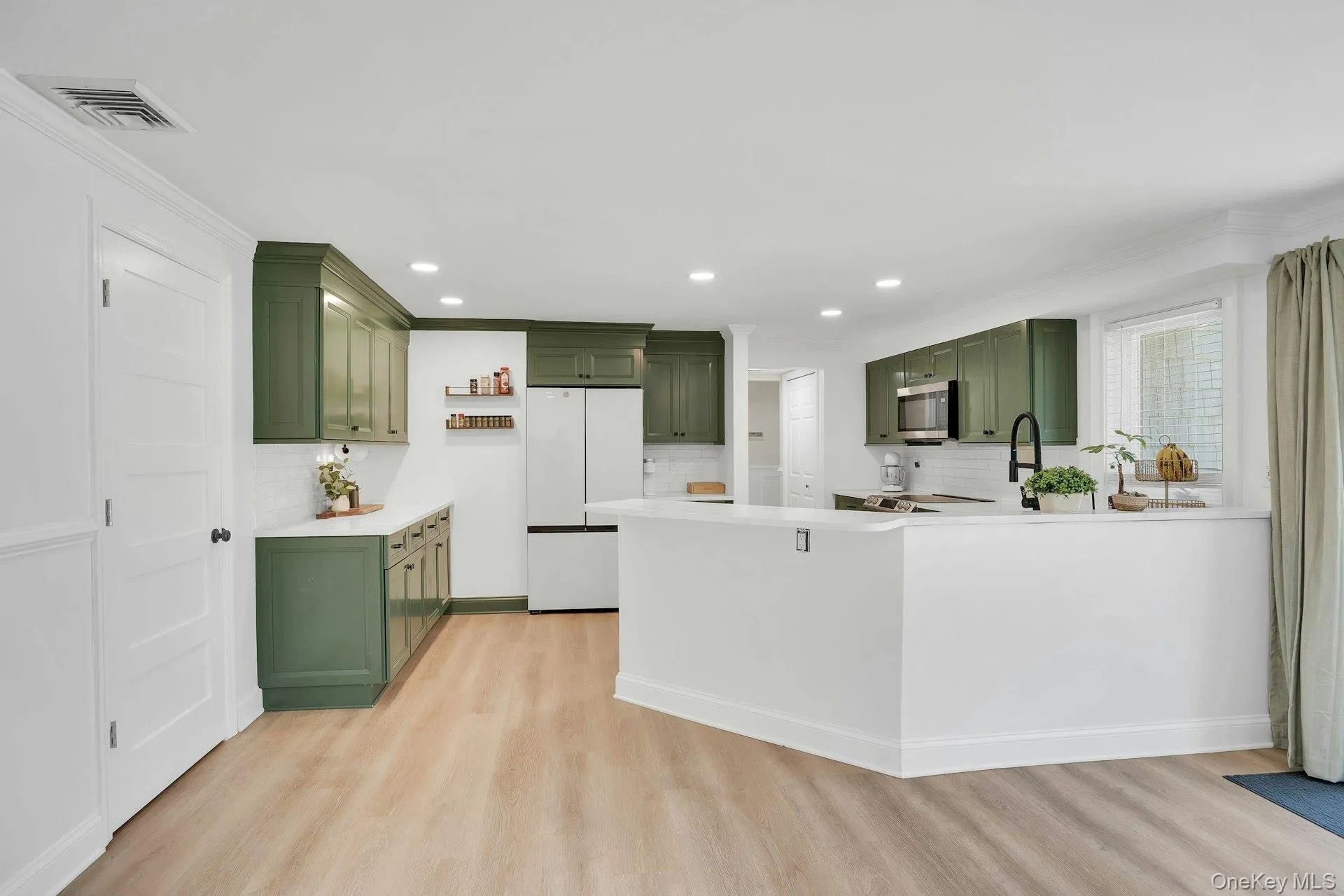 3 Moor Lane, Brookhaven, NY, 4 Bedrooms Bedrooms, 9 Rooms Rooms,3 BathroomsBathrooms,Residential,For Rent,Moor,0,1007701 3 Moor Lane, Brookhaven, NY, 4 Bedrooms Bedrooms, 9 Rooms Rooms,3 BathroomsBathrooms,Residential,For Rent,Moor,0,1007701