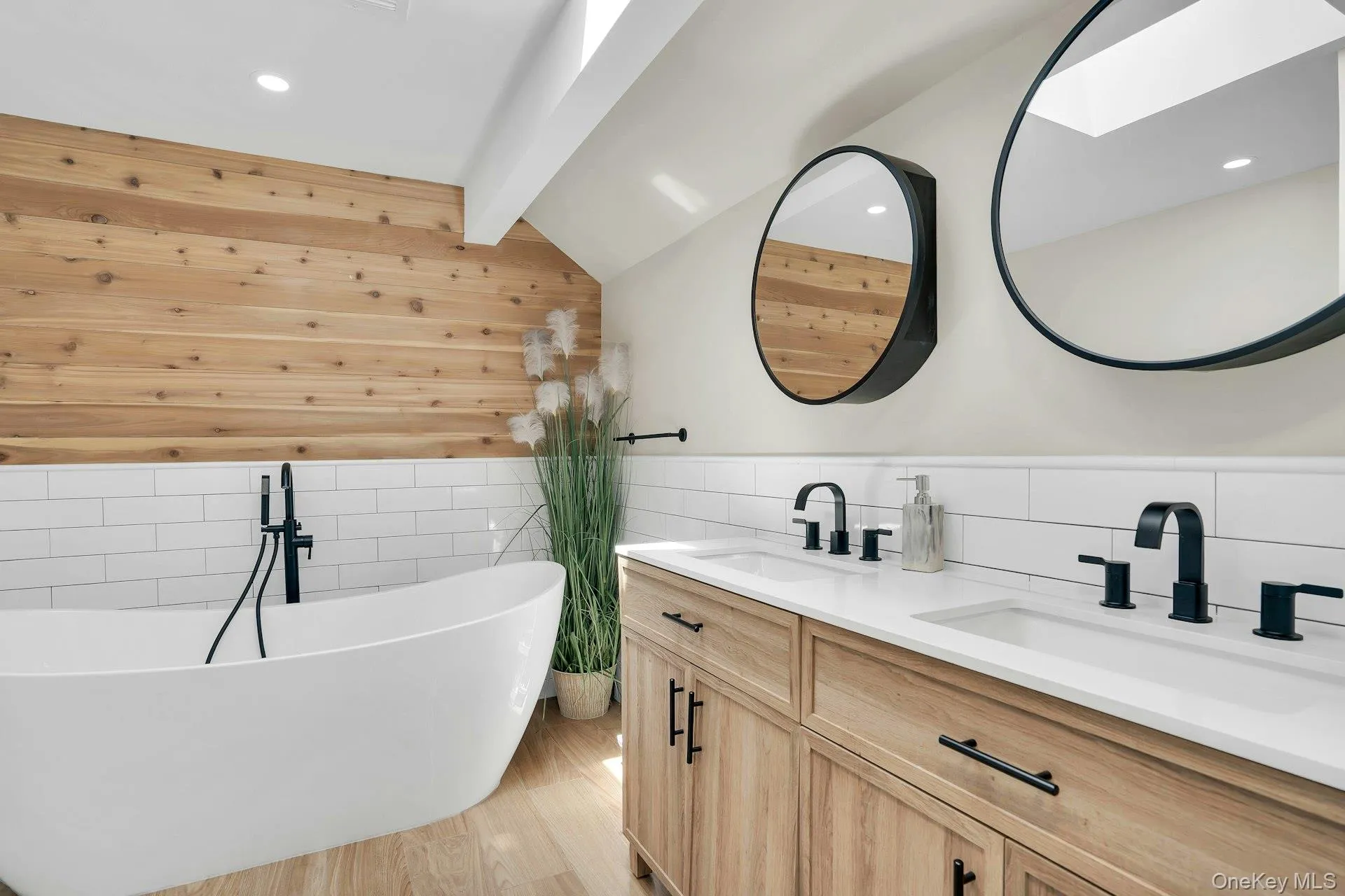 3 Moor Lane, Brookhaven, NY, 4 Bedrooms Bedrooms, 9 Rooms Rooms,3 BathroomsBathrooms,Residential,For Rent,Moor,0,1007701 3 Moor Lane, Brookhaven, NY, 4 Bedrooms Bedrooms, 9 Rooms Rooms,3 BathroomsBathrooms,Residential,For Rent,Moor,0,1007701