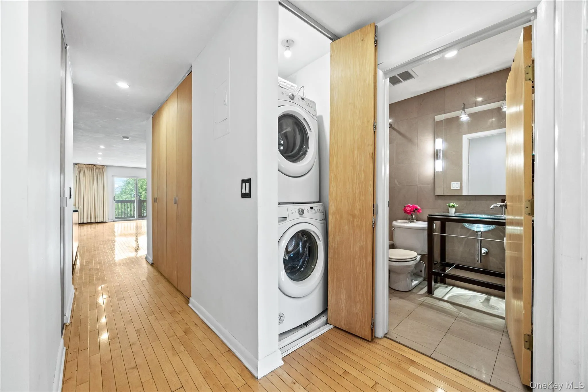 207-23 Darren Drive, New York, NY, 2 Bedrooms Bedrooms, 7 Rooms Rooms,2 BathroomsBathrooms,Residential,For Rent,Darren,0,1007702 207-23 Darren Drive, New York, NY, 2 Bedrooms Bedrooms, 7 Rooms Rooms,2 BathroomsBathrooms,Residential,For Rent,Darren,0,1007702