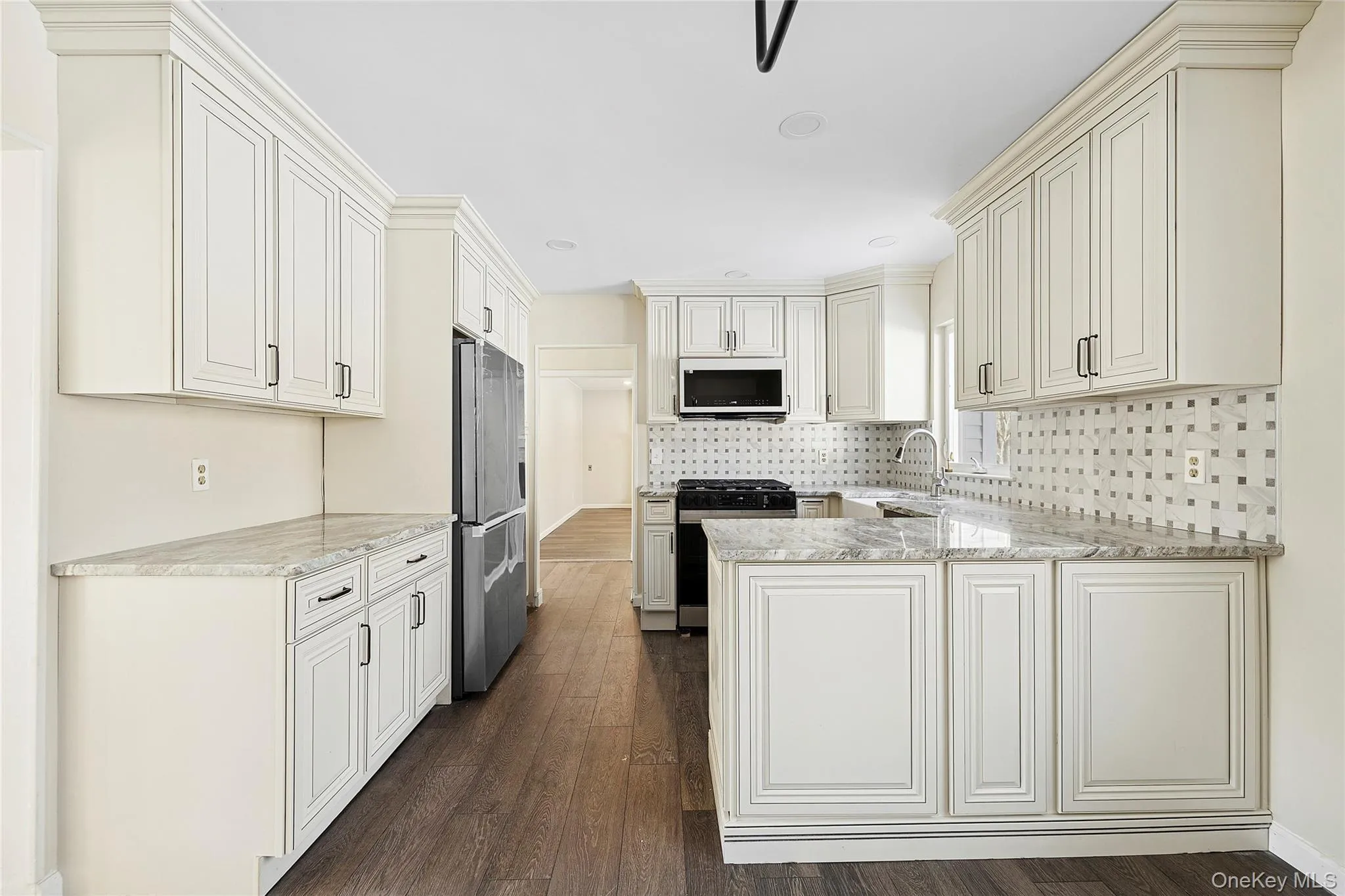 17 Montclair Street, Brookhaven, NY, 4 Bedrooms Bedrooms, 8 Rooms Rooms,2 BathroomsBathrooms,Residential,For Rent,Montclair,0,1007705 17 Montclair Street, Brookhaven, NY, 4 Bedrooms Bedrooms, 8 Rooms Rooms,2 BathroomsBathrooms,Residential,For Rent,Montclair,0,1007705