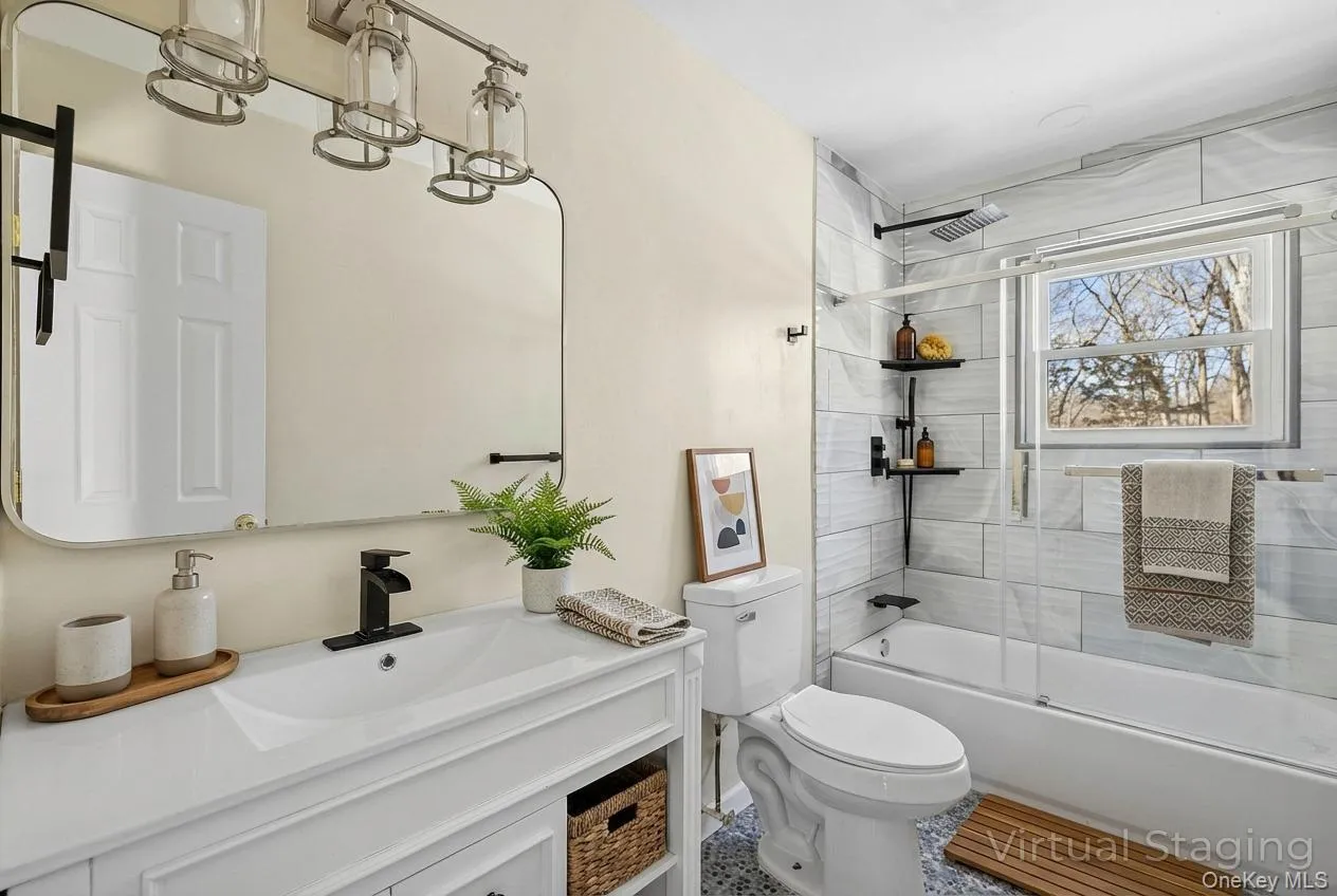 17 Montclair Street, Brookhaven, NY, 4 Bedrooms Bedrooms, 8 Rooms Rooms,2 BathroomsBathrooms,Residential,For Rent,Montclair,0,1007705 17 Montclair Street, Brookhaven, NY, 4 Bedrooms Bedrooms, 8 Rooms Rooms,2 BathroomsBathrooms,Residential,For Rent,Montclair,0,1007705