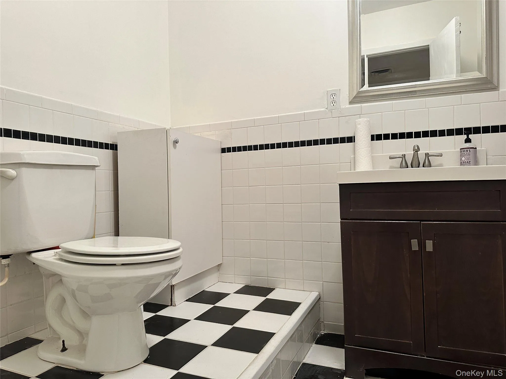 Full Bath Full Bath