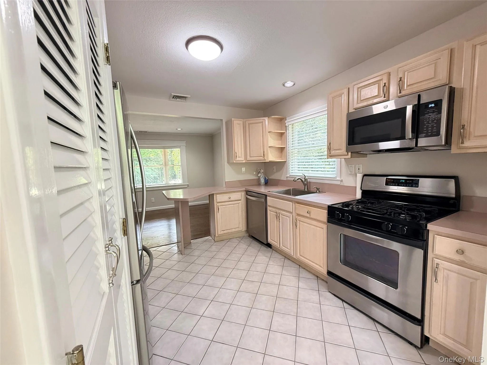 5 Soundview Drive, Brookhaven, NY, 3 Bedrooms Bedrooms, 8 Rooms Rooms,3 BathroomsBathrooms,Residential,For Rent,Soundview,0,1007720 5 Soundview Drive, Brookhaven, NY, 3 Bedrooms Bedrooms, 8 Rooms Rooms,3 BathroomsBathrooms,Residential,For Rent,Soundview,0,1007720