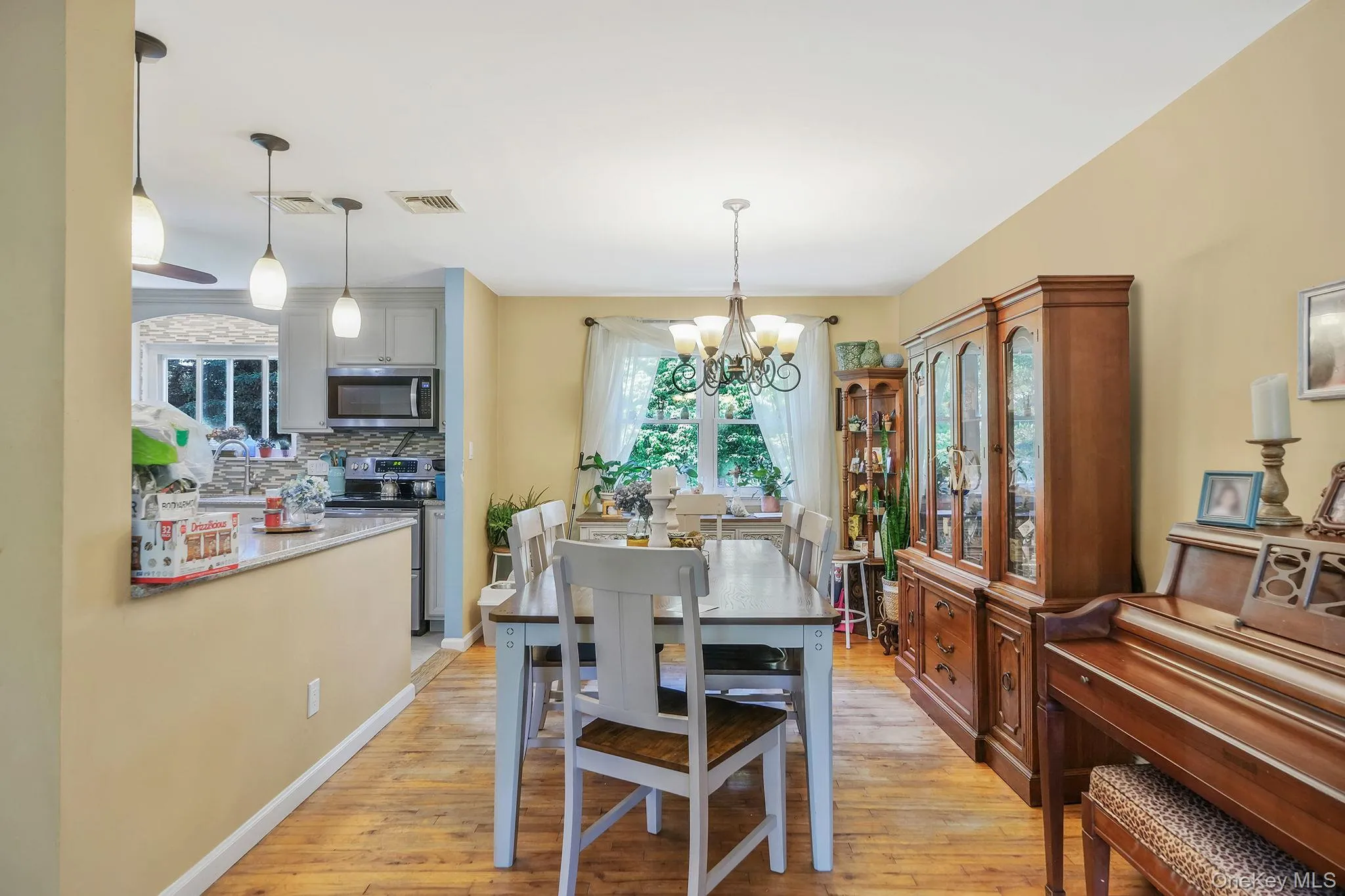 4 Dogwood Avenue, Brookhaven, NY, 4 Bedrooms Bedrooms, 9 Rooms Rooms,2 BathroomsBathrooms,Residential,For Rent,Dogwood,0,1007723 4 Dogwood Avenue, Brookhaven, NY, 4 Bedrooms Bedrooms, 9 Rooms Rooms,2 BathroomsBathrooms,Residential,For Rent,Dogwood,0,1007723