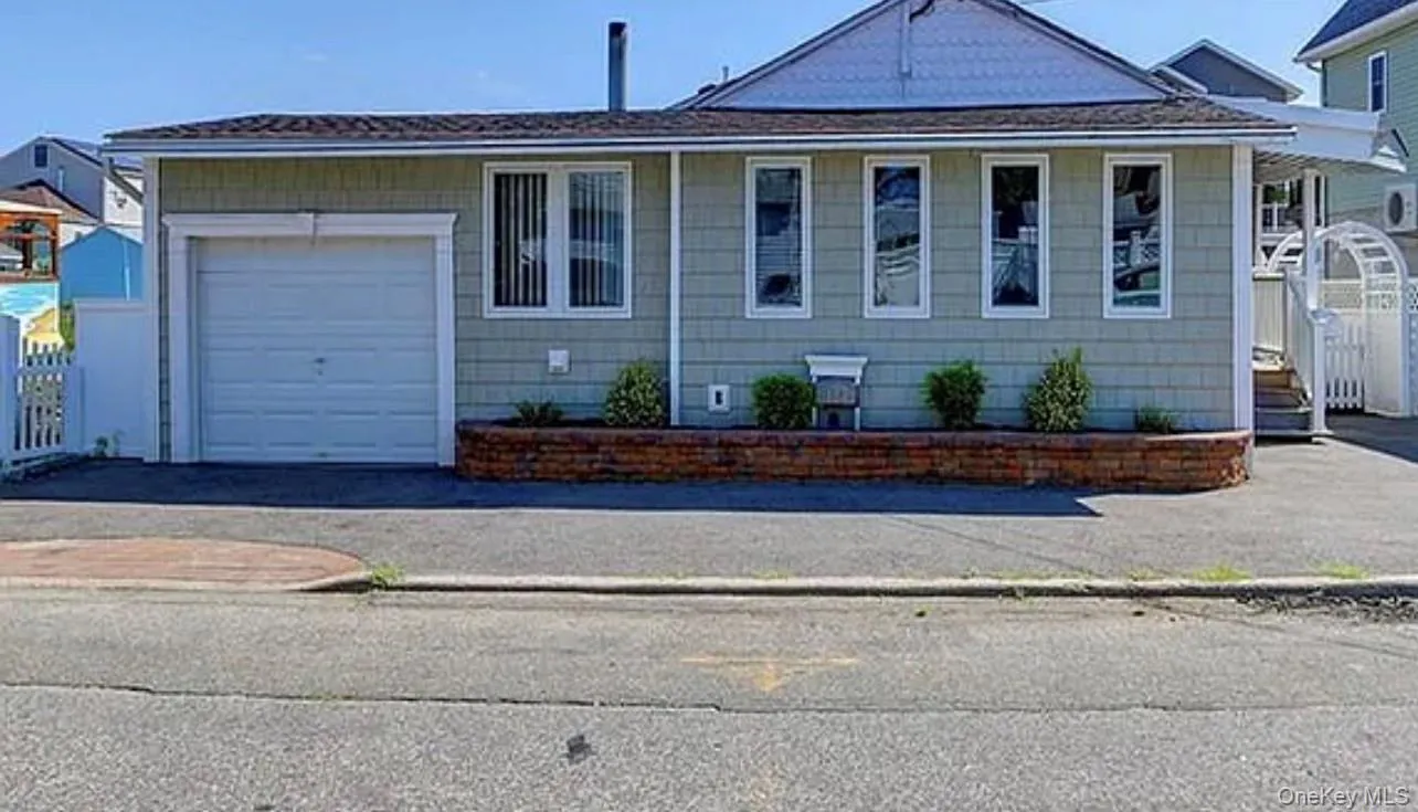 123 Clubhouse Road, Hempstead, NY, 2 Bedrooms Bedrooms, 5 Rooms Rooms,1 BathroomBathrooms,Residential,For Rent,Clubhouse,0,1007727 123 Clubhouse Road, Hempstead, NY, 2 Bedrooms Bedrooms, 5 Rooms Rooms,1 BathroomBathrooms,Residential,For Rent,Clubhouse,0,1007727