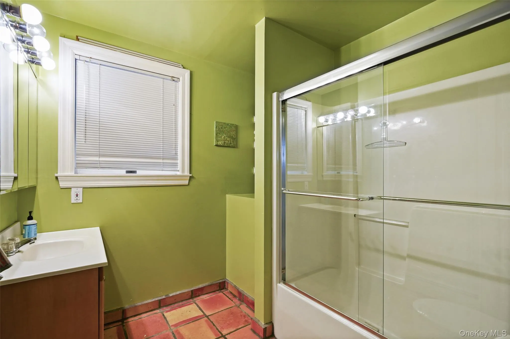 Full bathroom Full bathroom