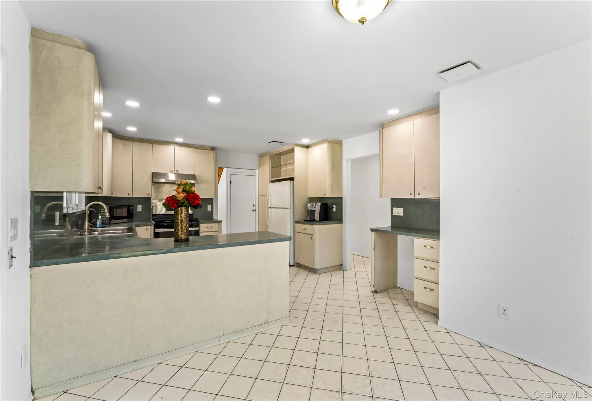 126 Bagatelle Road, Huntington, NY, 4 Bedrooms Bedrooms, 9 Rooms Rooms,2 BathroomsBathrooms,Residential,For Rent,Bagatelle,0,1007738 126 Bagatelle Road, Huntington, NY, 4 Bedrooms Bedrooms, 9 Rooms Rooms,2 BathroomsBathrooms,Residential,For Rent,Bagatelle,0,1007738