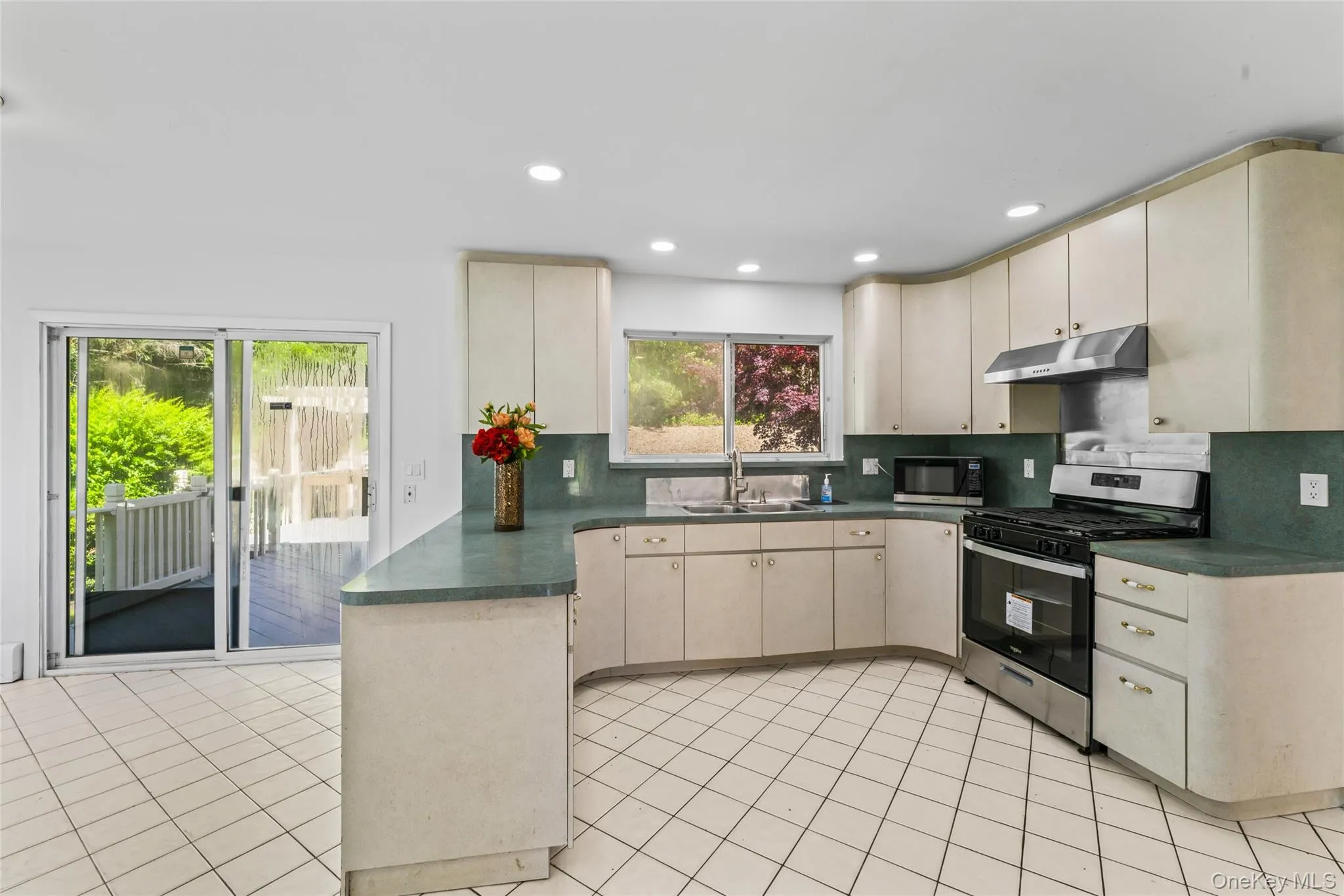 126 Bagatelle Road, Huntington, NY, 4 Bedrooms Bedrooms, 9 Rooms Rooms,2 BathroomsBathrooms,Residential,For Rent,Bagatelle,0,1007738 126 Bagatelle Road, Huntington, NY, 4 Bedrooms Bedrooms, 9 Rooms Rooms,2 BathroomsBathrooms,Residential,For Rent,Bagatelle,0,1007738