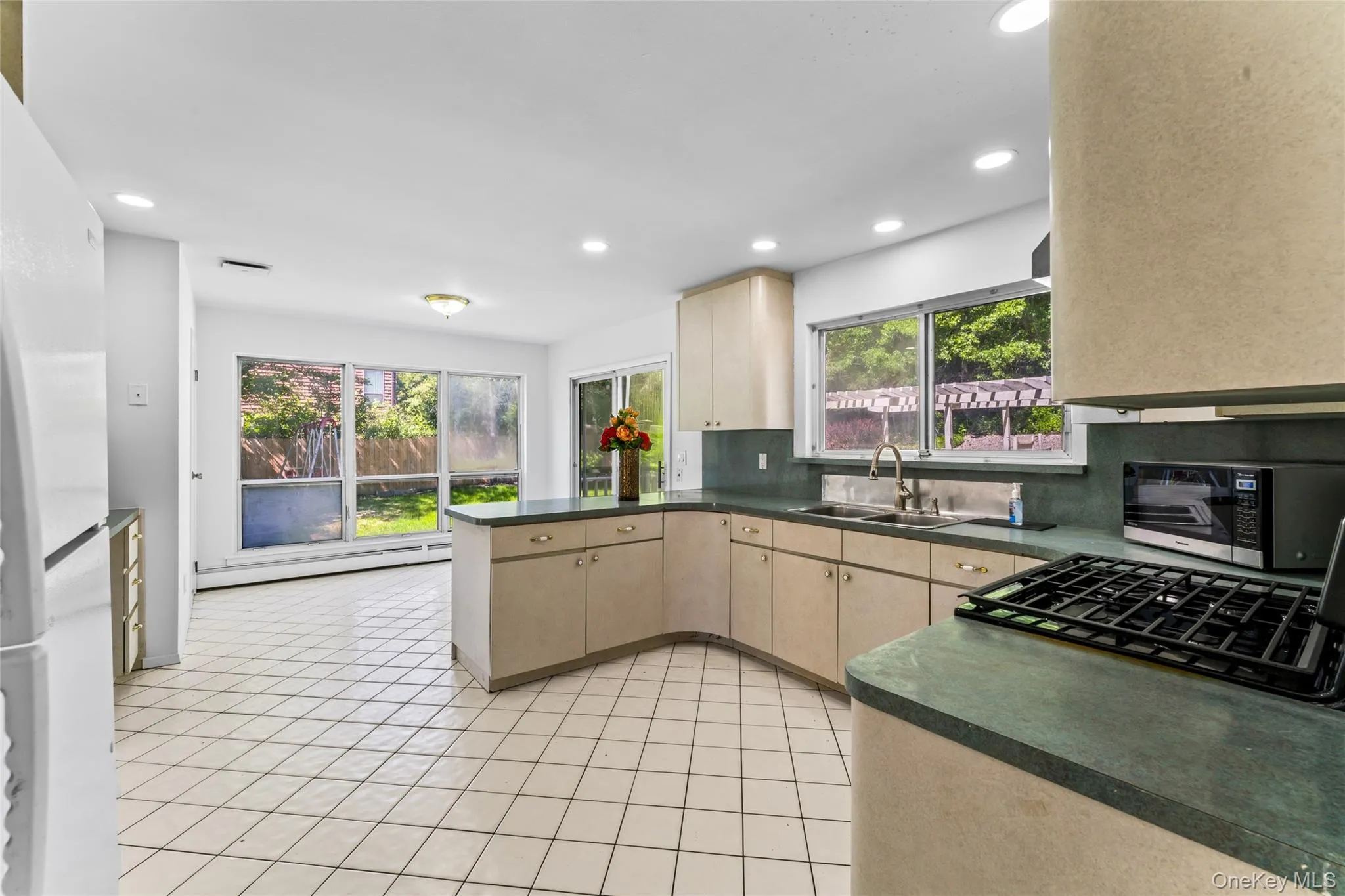 126 Bagatelle Road, Huntington, NY, 4 Bedrooms Bedrooms, 9 Rooms Rooms,2 BathroomsBathrooms,Residential,For Rent,Bagatelle,0,1007738 126 Bagatelle Road, Huntington, NY, 4 Bedrooms Bedrooms, 9 Rooms Rooms,2 BathroomsBathrooms,Residential,For Rent,Bagatelle,0,1007738