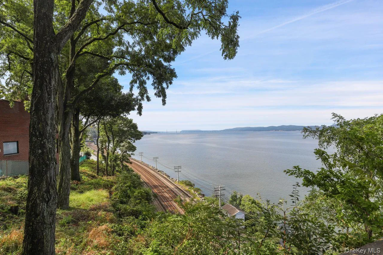 16 Rockledge Avenue, Ossining, NY, 1 Bedroom Bedrooms, 5 Rooms Rooms,1 BathroomBathrooms,Residential,For Rent,Rockledge,0,1007742 16 Rockledge Avenue, Ossining, NY, 1 Bedroom Bedrooms, 5 Rooms Rooms,1 BathroomBathrooms,Residential,For Rent,Rockledge,0,1007742