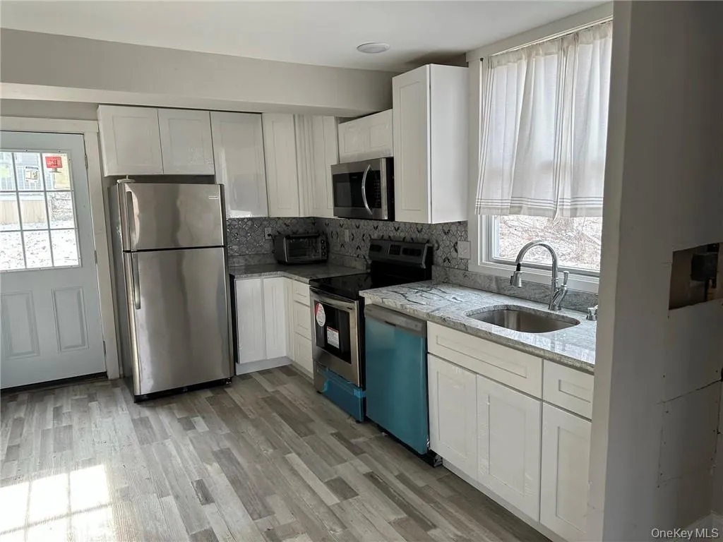 2 Hillside Road, Warwick (town), NY, 3 Bedrooms Bedrooms, 6 Rooms Rooms,2 BathroomsBathrooms,Residential Lease,For Rent,Hillside,0,1007748 2 Hillside Road, Warwick (town), NY, 3 Bedrooms Bedrooms, 6 Rooms Rooms,2 BathroomsBathrooms,Residential Lease,For Rent,Hillside,0,1007748