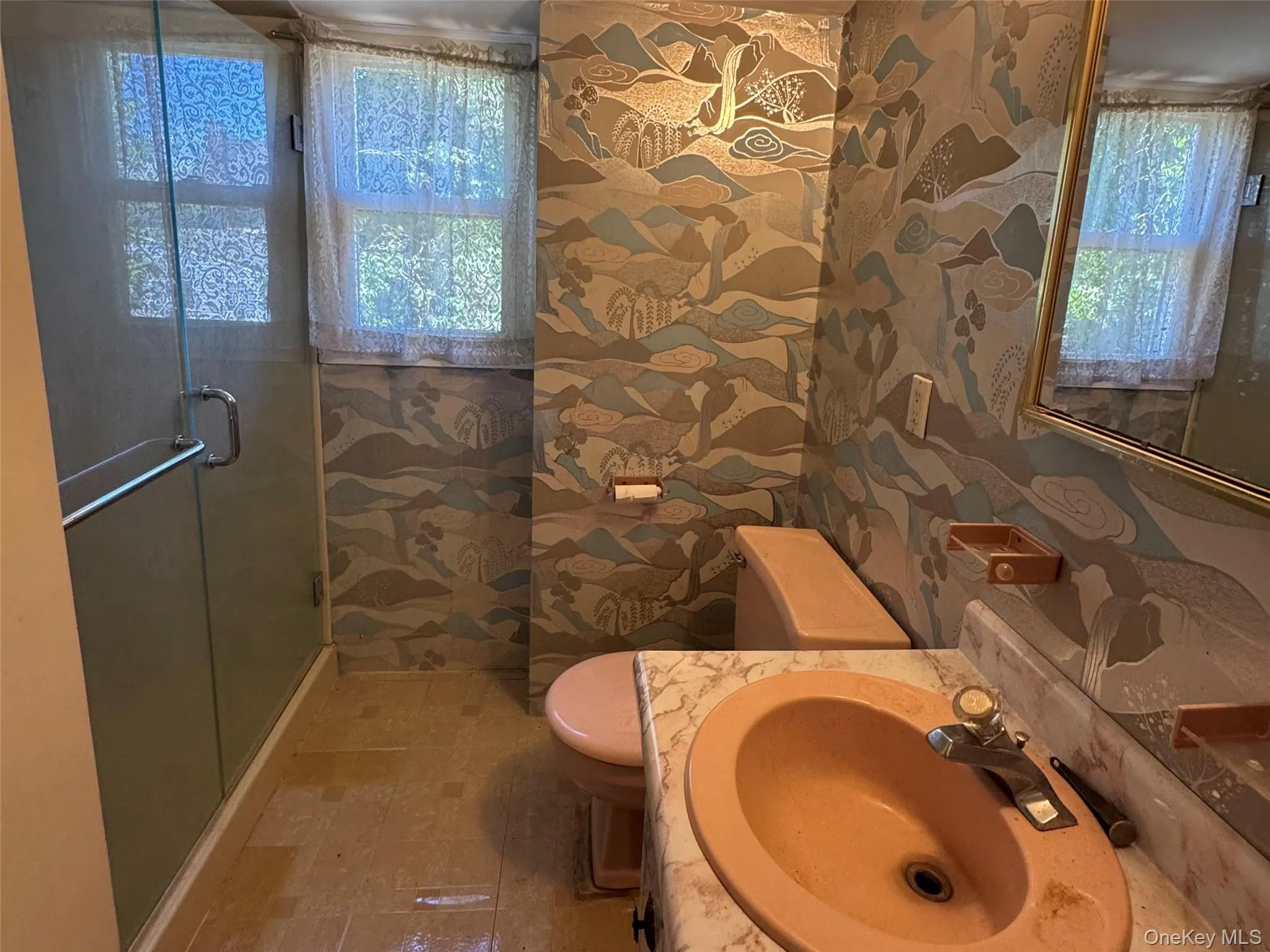 Upstairs Full Bathroom Upstairs Full Bathroom