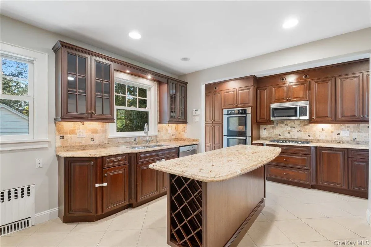 Eat in kitchen Eat in kitchen