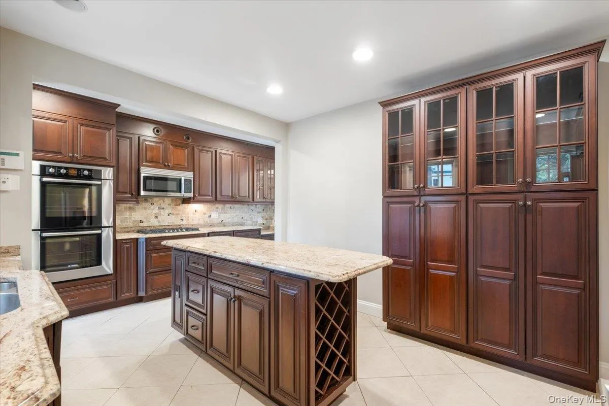 Eat in kitchen with granite countertops Eat in kitchen with granite countertops