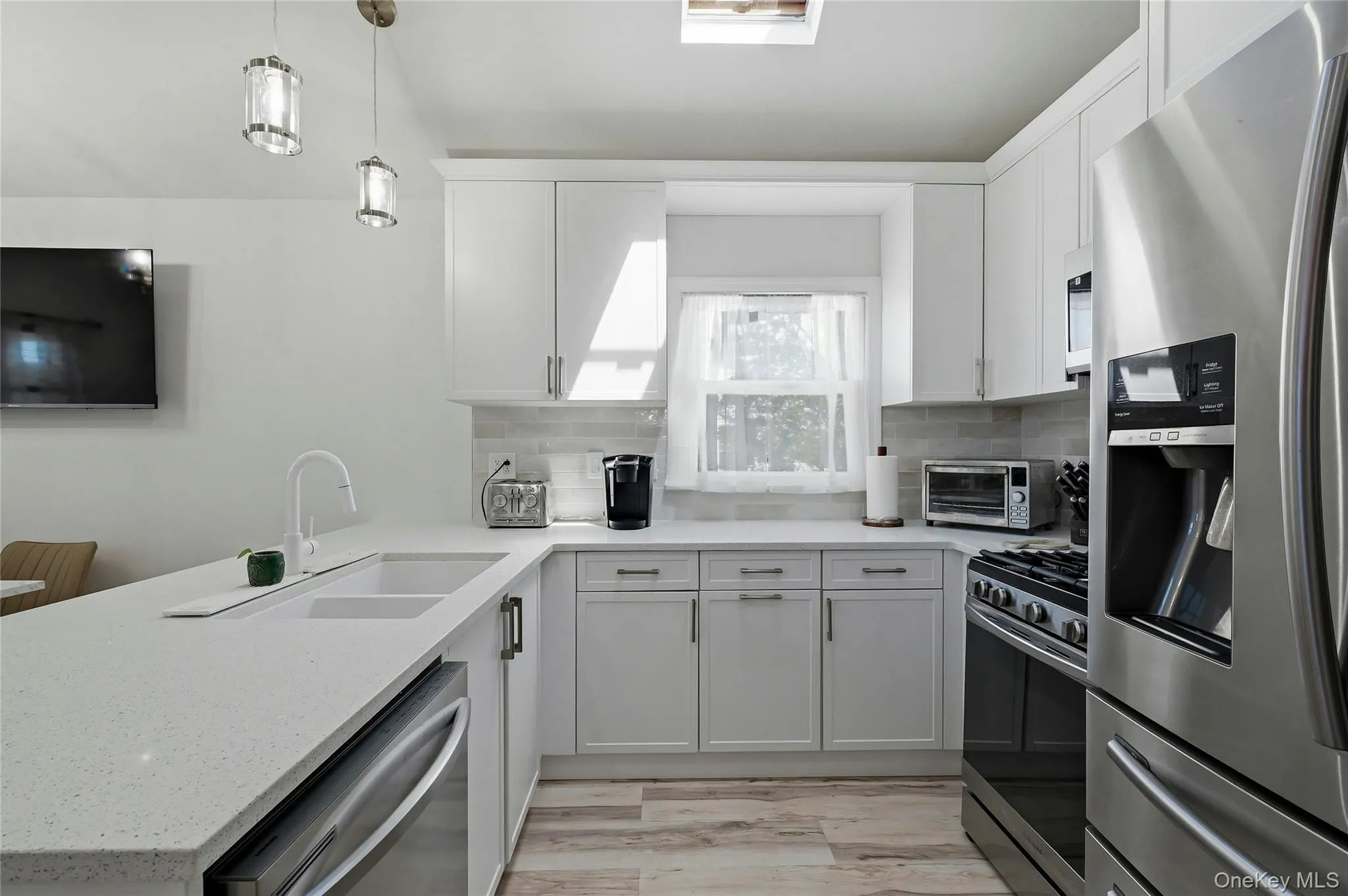 732 5th Street, Babylon, NY, 2 Bedrooms Bedrooms, 6 Rooms Rooms,1 BathroomBathrooms,Residential,For Rent,5th,0,1007755 732 5th Street, Babylon, NY, 2 Bedrooms Bedrooms, 6 Rooms Rooms,1 BathroomBathrooms,Residential,For Rent,5th,0,1007755