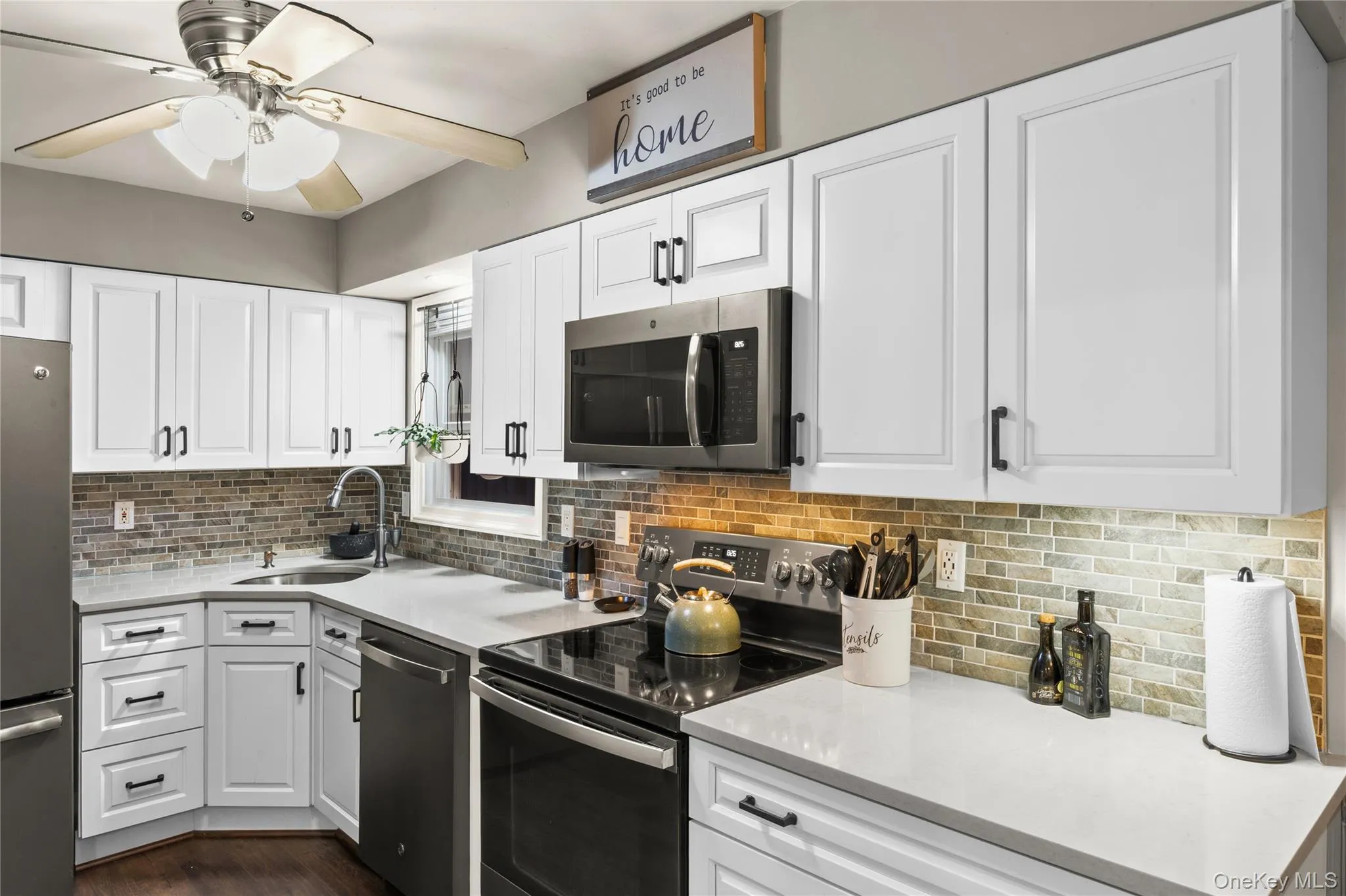 14 Mayo Avenue, Huntington, NY, 3 Bedrooms Bedrooms, 7 Rooms Rooms,1 BathroomBathrooms,Residential,For Rent,Mayo,0,1007762 14 Mayo Avenue, Huntington, NY, 3 Bedrooms Bedrooms, 7 Rooms Rooms,1 BathroomBathrooms,Residential,For Rent,Mayo,0,1007762