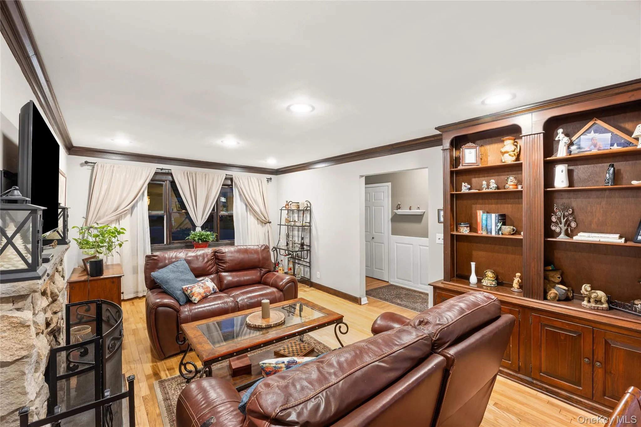 14 Mayo Avenue, Huntington, NY, 3 Bedrooms Bedrooms, 7 Rooms Rooms,1 BathroomBathrooms,Residential,For Rent,Mayo,0,1007762 14 Mayo Avenue, Huntington, NY, 3 Bedrooms Bedrooms, 7 Rooms Rooms,1 BathroomBathrooms,Residential,For Rent,Mayo,0,1007762