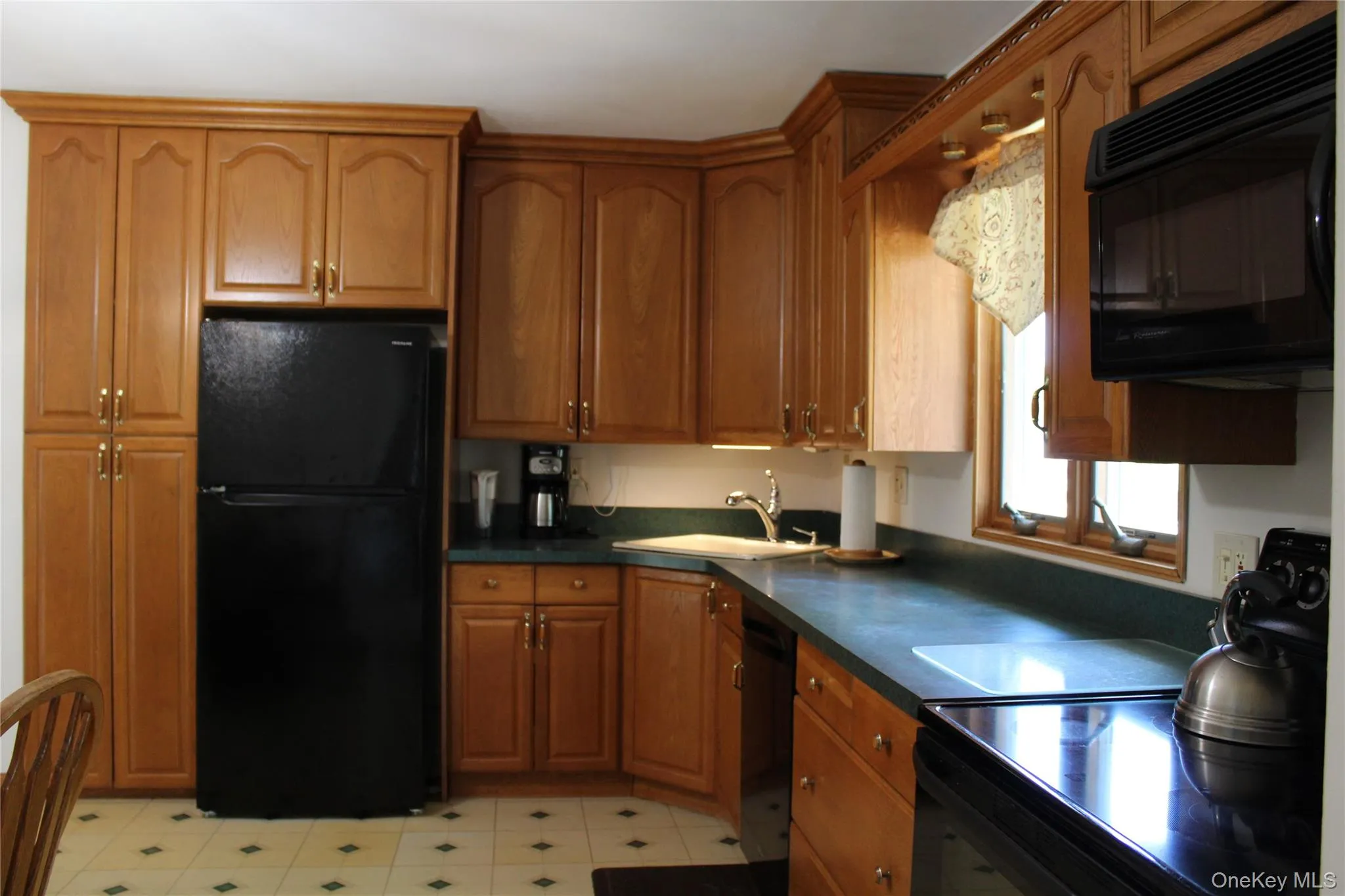 Alot of Counter Top area Alot of Counter Top area