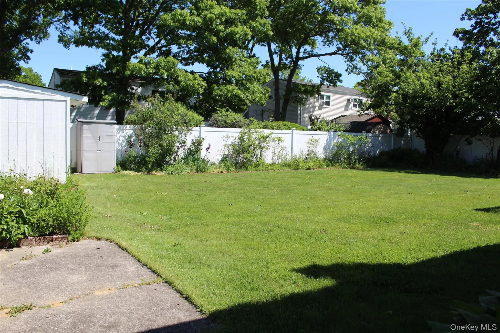 Fully Fenced Yard Fully Fenced Yard