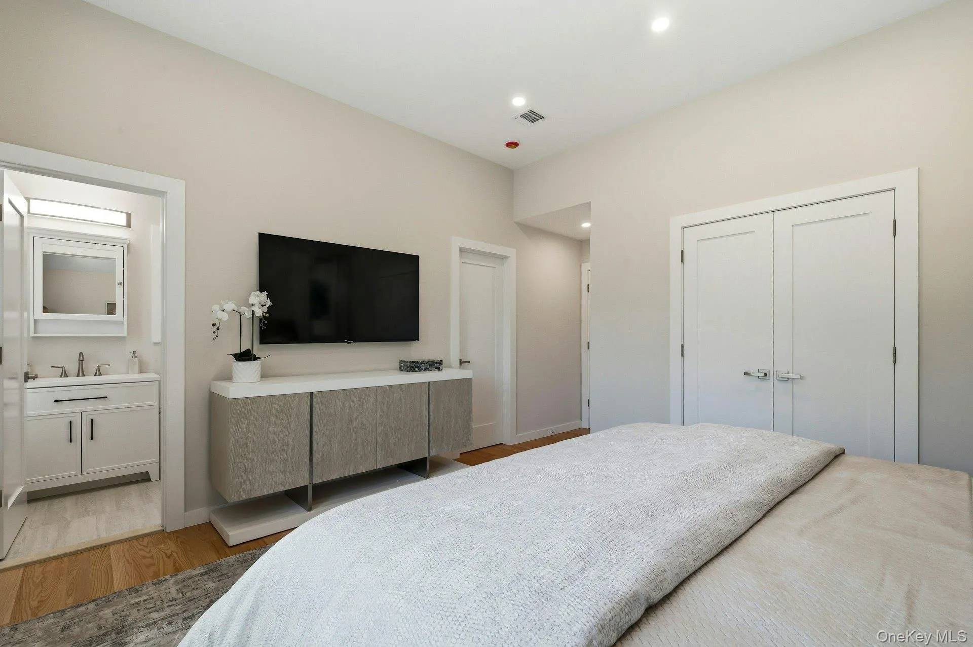 134 Murray Avenue, North Hempstead, NY, 3 Bedrooms Bedrooms, 9 Rooms Rooms,2 BathroomsBathrooms,Residential,For Rent,Murray,0,1007770 134 Murray Avenue, North Hempstead, NY, 3 Bedrooms Bedrooms, 9 Rooms Rooms,2 BathroomsBathrooms,Residential,For Rent,Murray,0,1007770