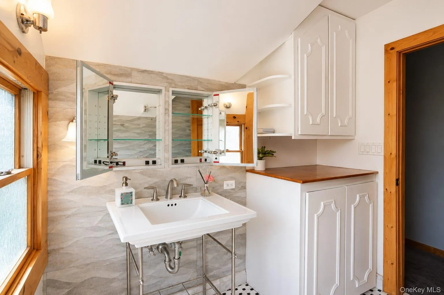 406 Lexington Avenue, White Plains, NY, 4 Bedrooms Bedrooms, 7 Rooms Rooms,2 BathroomsBathrooms,Residential,For Rent,Lexington,0,1007772 406 Lexington Avenue, White Plains, NY, 4 Bedrooms Bedrooms, 7 Rooms Rooms,2 BathroomsBathrooms,Residential,For Rent,Lexington,0,1007772