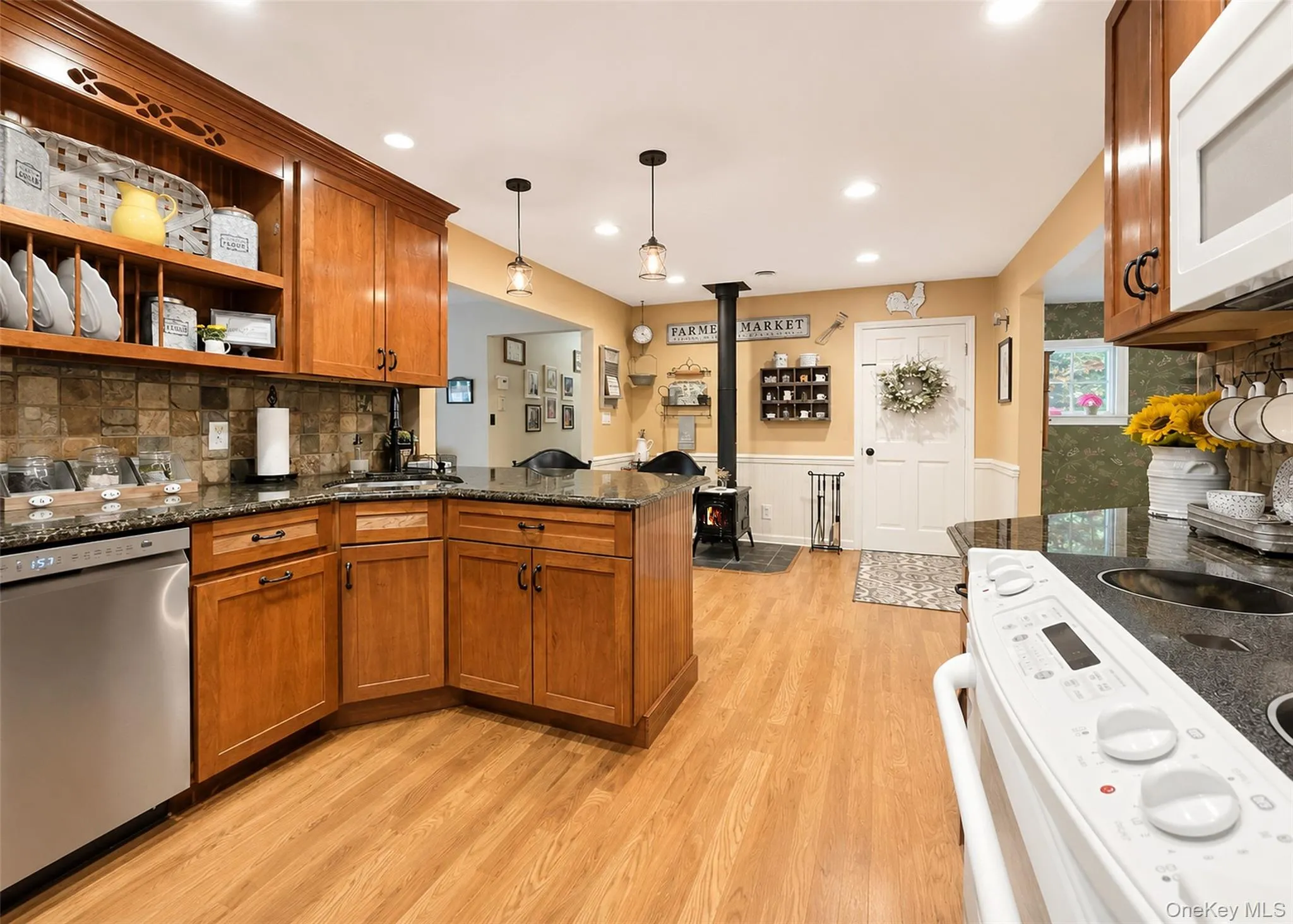 816 Blair Street, Islip, NY, 3 Bedrooms Bedrooms, 9 Rooms Rooms,2 BathroomsBathrooms,Residential,For Rent,Blair,0,1007773 816 Blair Street, Islip, NY, 3 Bedrooms Bedrooms, 9 Rooms Rooms,2 BathroomsBathrooms,Residential,For Rent,Blair,0,1007773