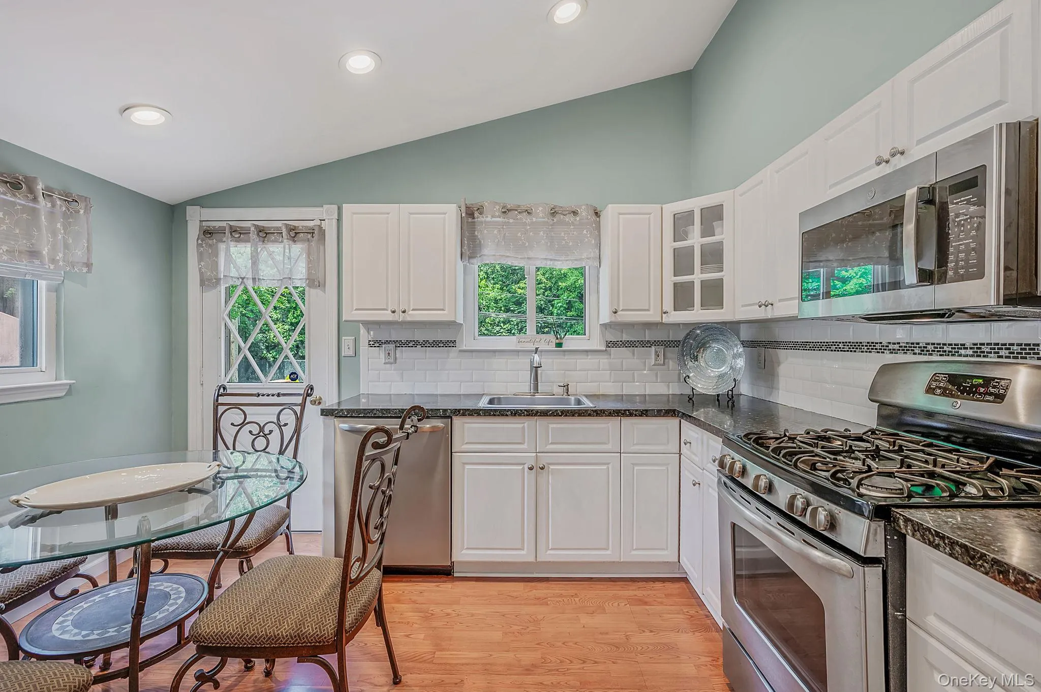 43 Dale Lane, Smithtown, NY, 3 Bedrooms Bedrooms, 5 Rooms Rooms,1 BathroomBathrooms,Residential,For Rent,Dale,0,1007779 43 Dale Lane, Smithtown, NY, 3 Bedrooms Bedrooms, 5 Rooms Rooms,1 BathroomBathrooms,Residential,For Rent,Dale,0,1007779